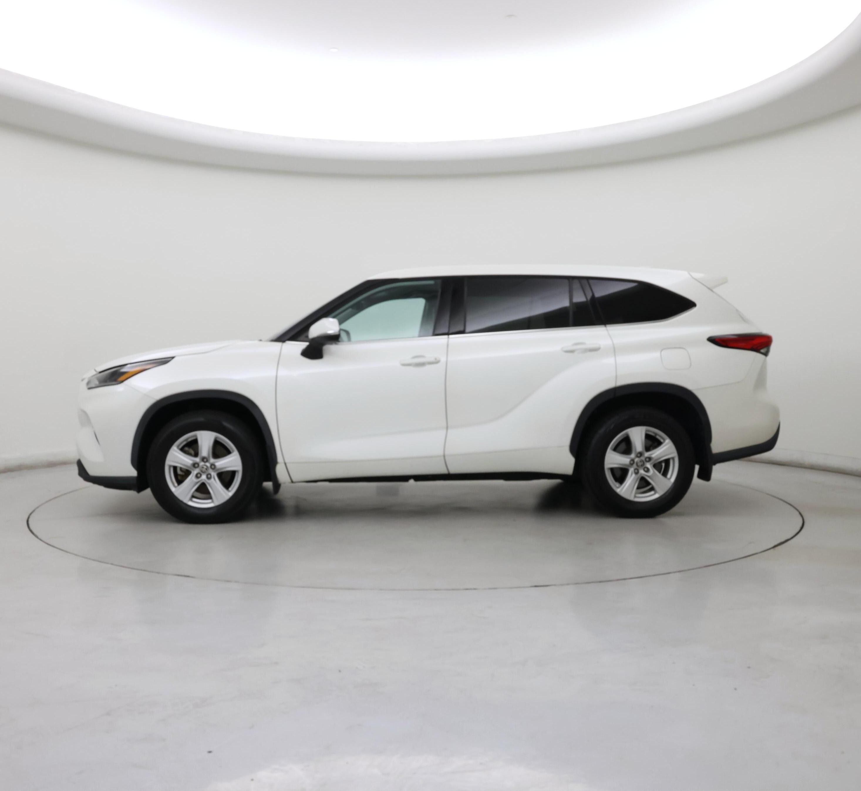 Thumbnail: 2021 Toyota Highlander - 3