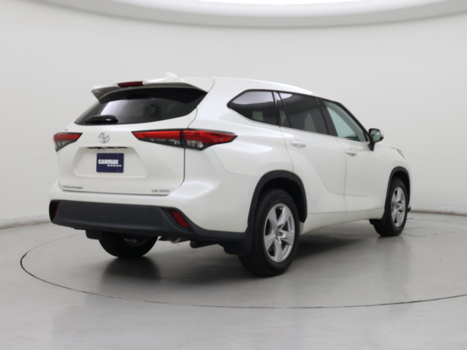 2021 Toyota Highlander LE - Photo 9