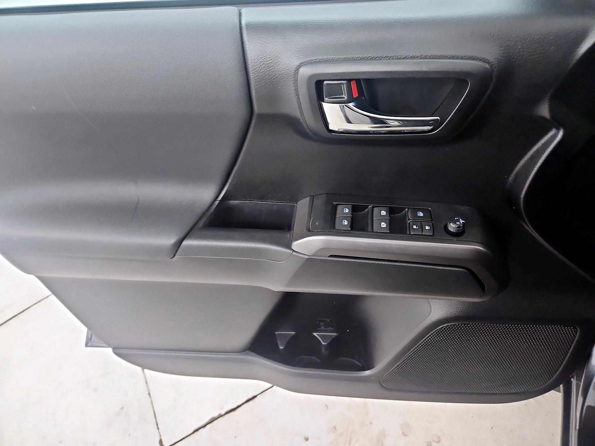 Thumbnail: 2021 Toyota Tacoma - 12