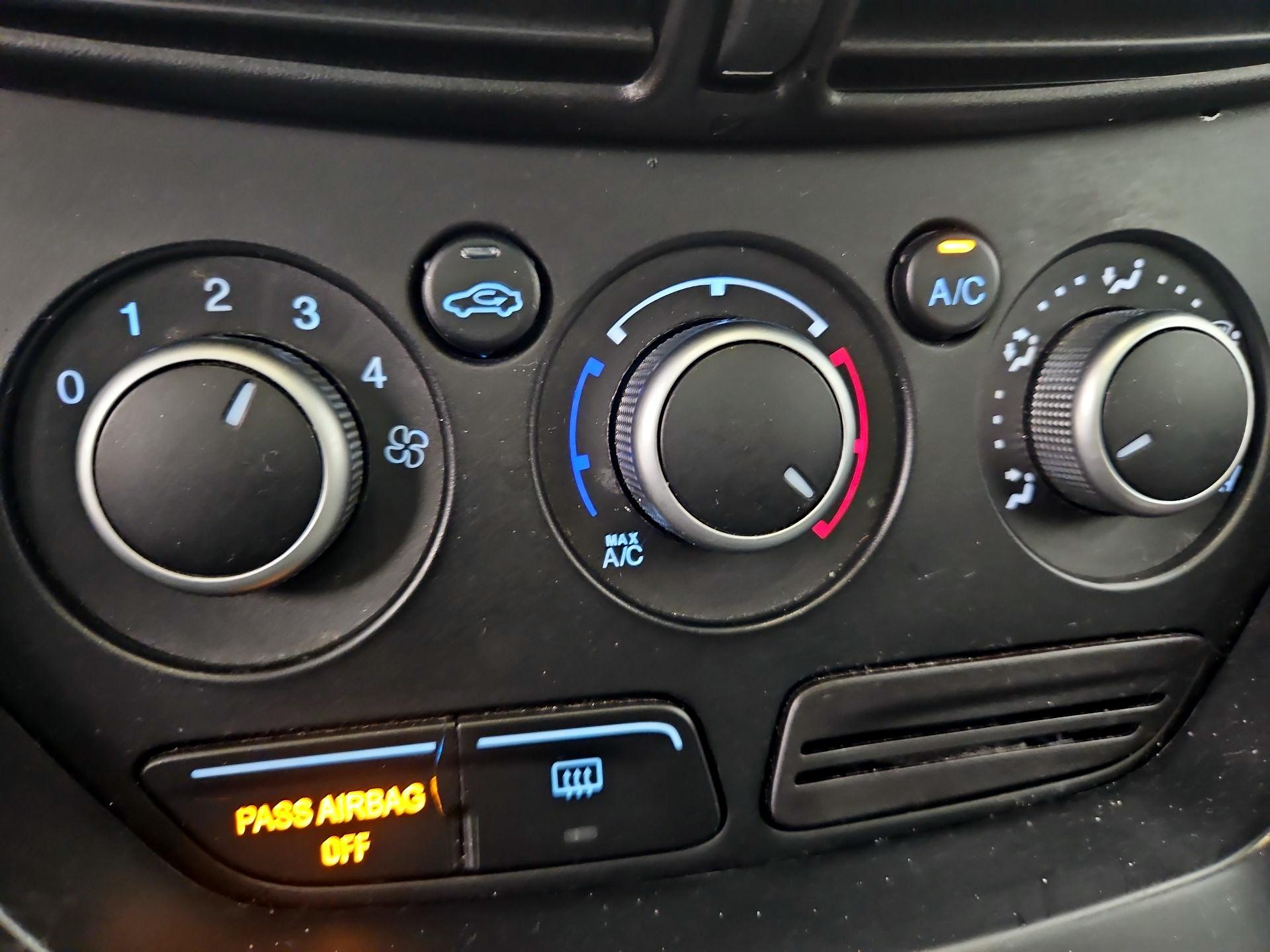 Thumbnail: 2015 Ford Escape - 16