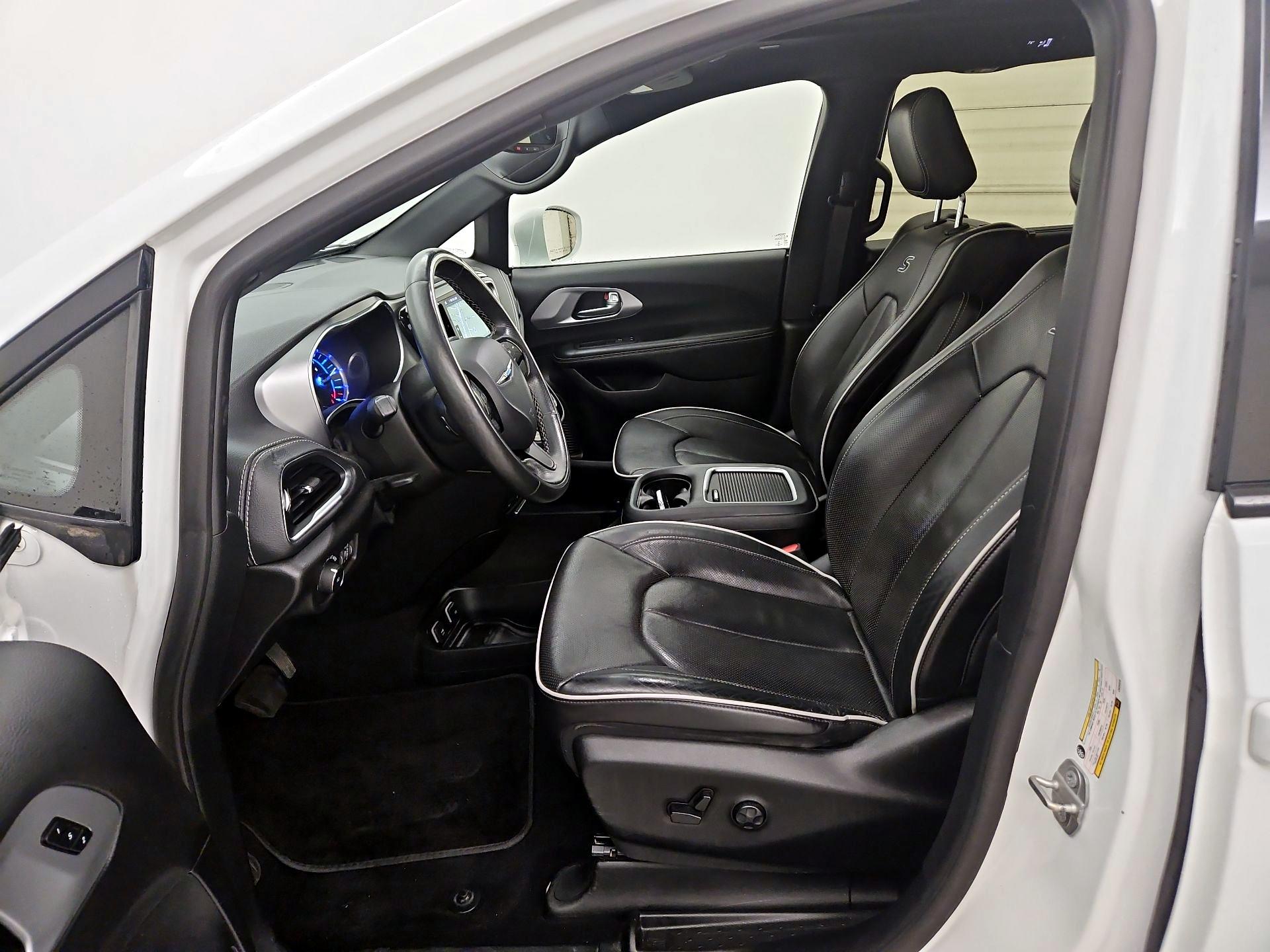 Thumbnail: 2020 Chrysler Pacifica - 11