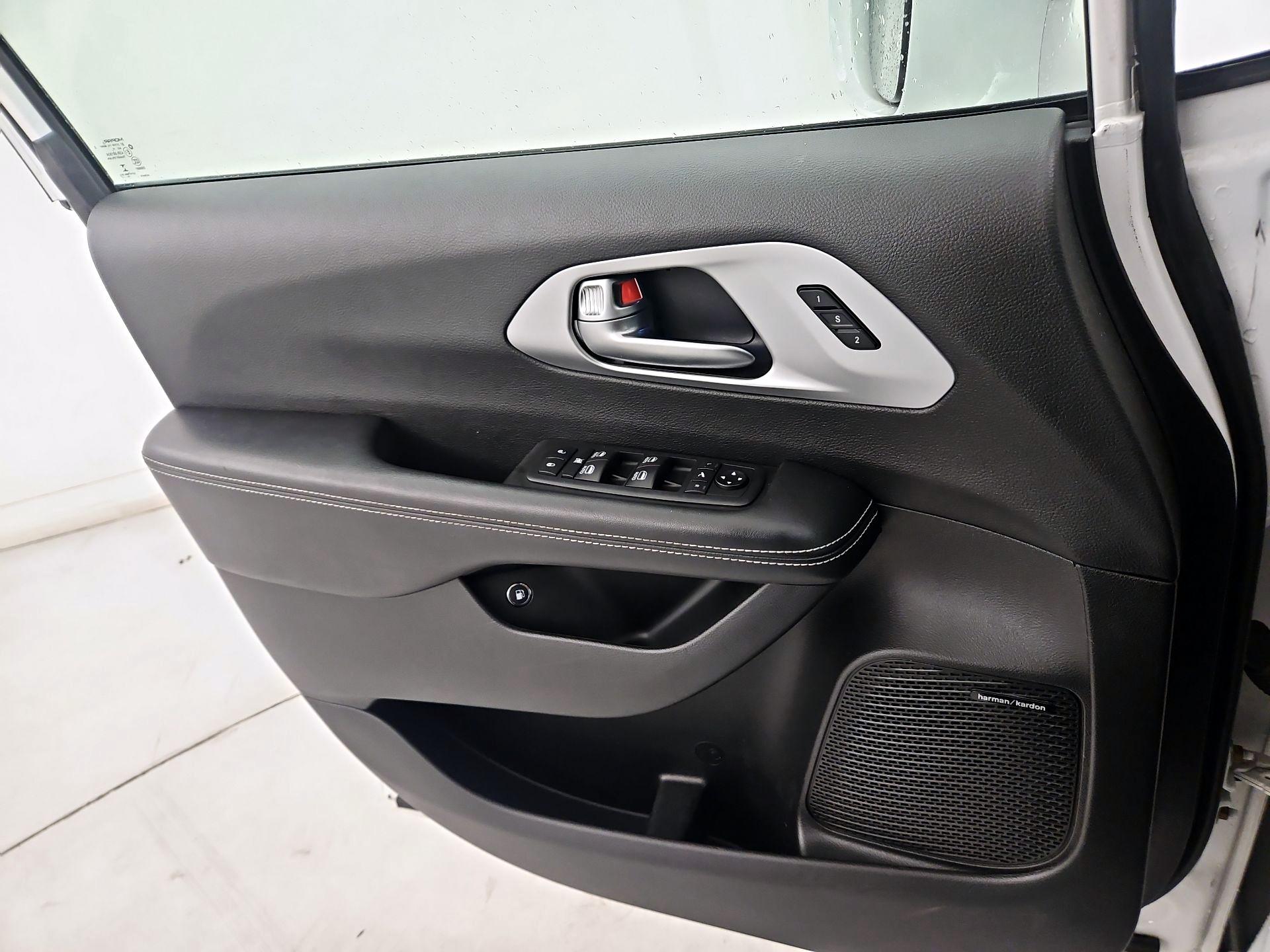 Thumbnail: 2020 Chrysler Pacifica - 12