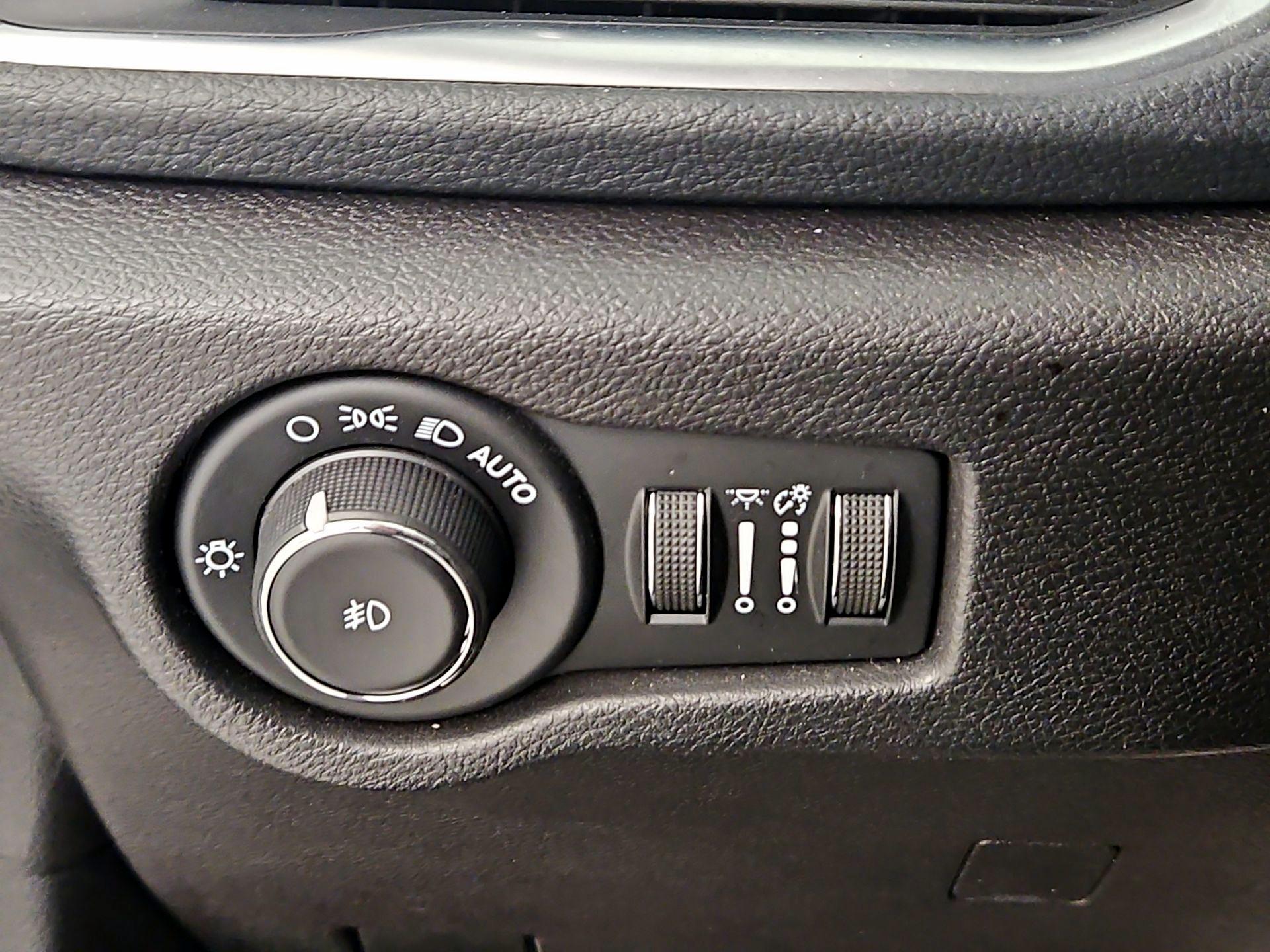 Thumbnail: 2020 Chrysler Pacifica - 13