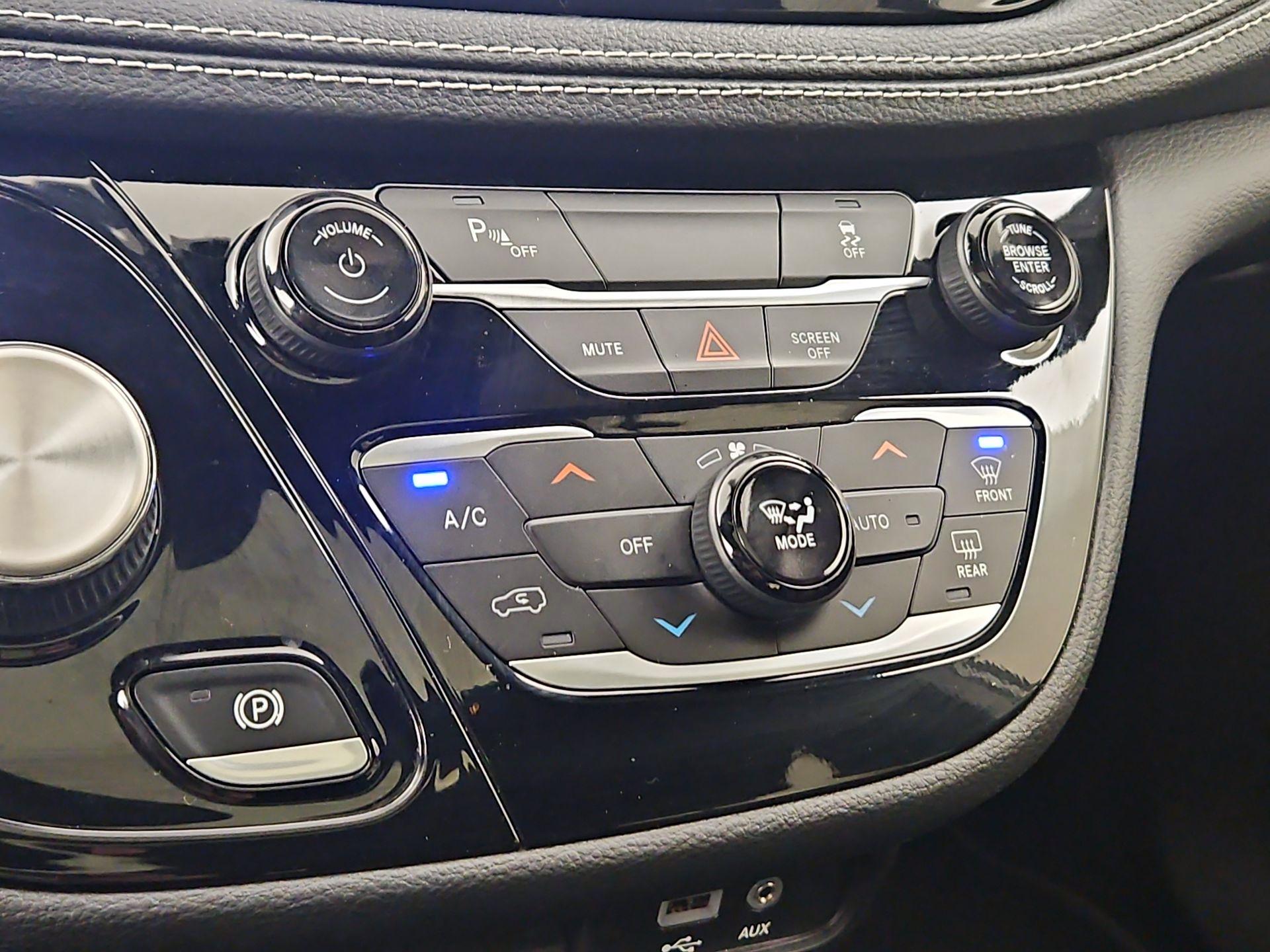 Thumbnail: 2020 Chrysler Pacifica - 17