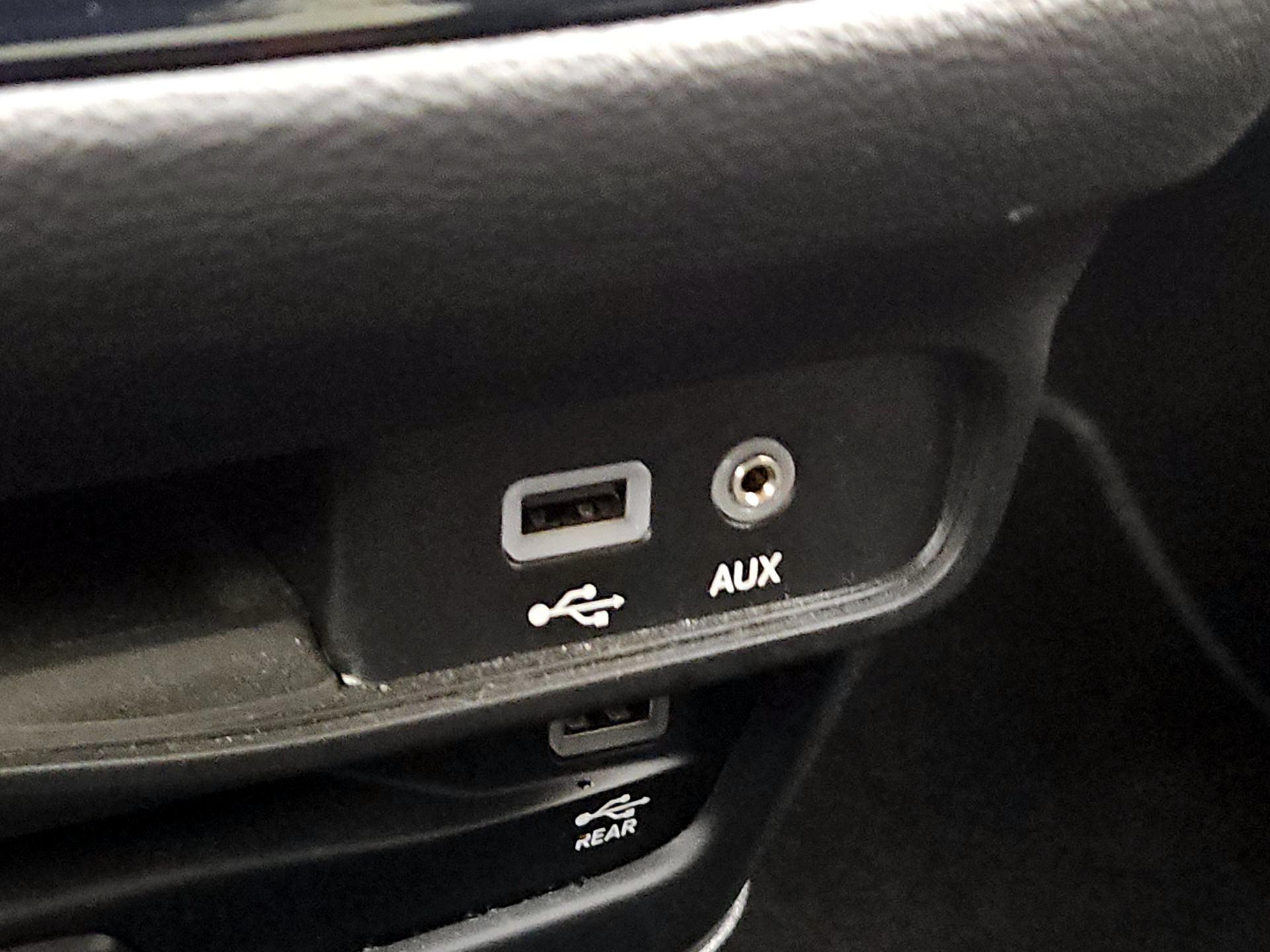 Thumbnail: 2020 Chrysler Pacifica - 19