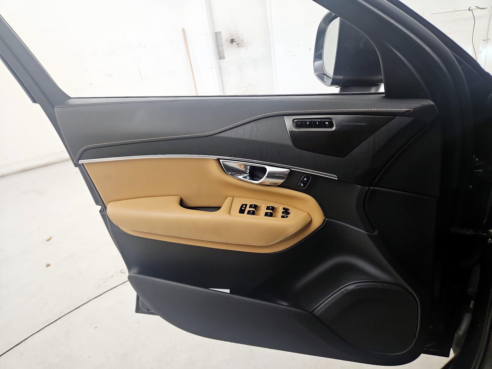 Thumbnail: 2022 Volvo XC90 - 12