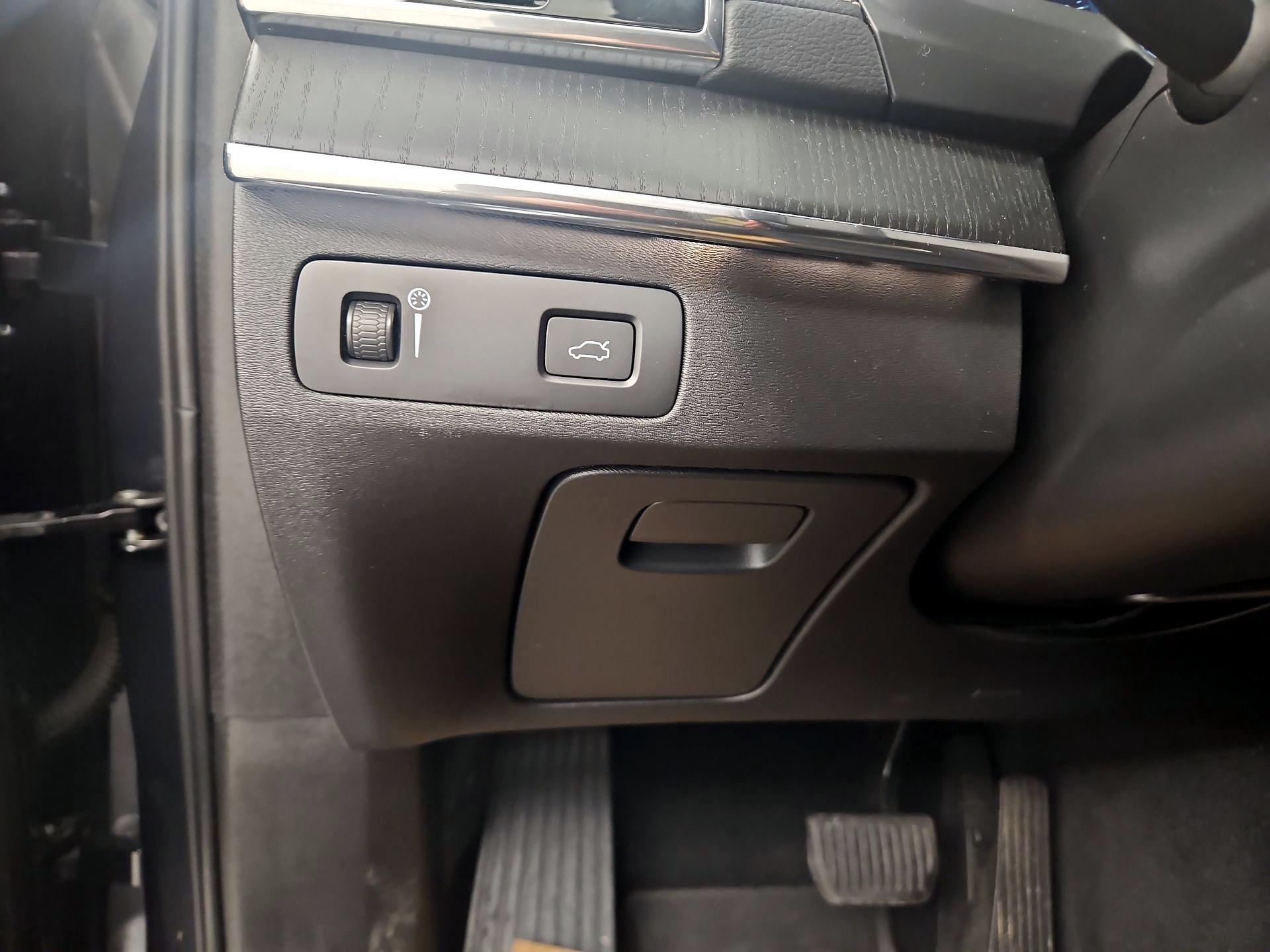 Thumbnail: 2022 Volvo XC90 - 13