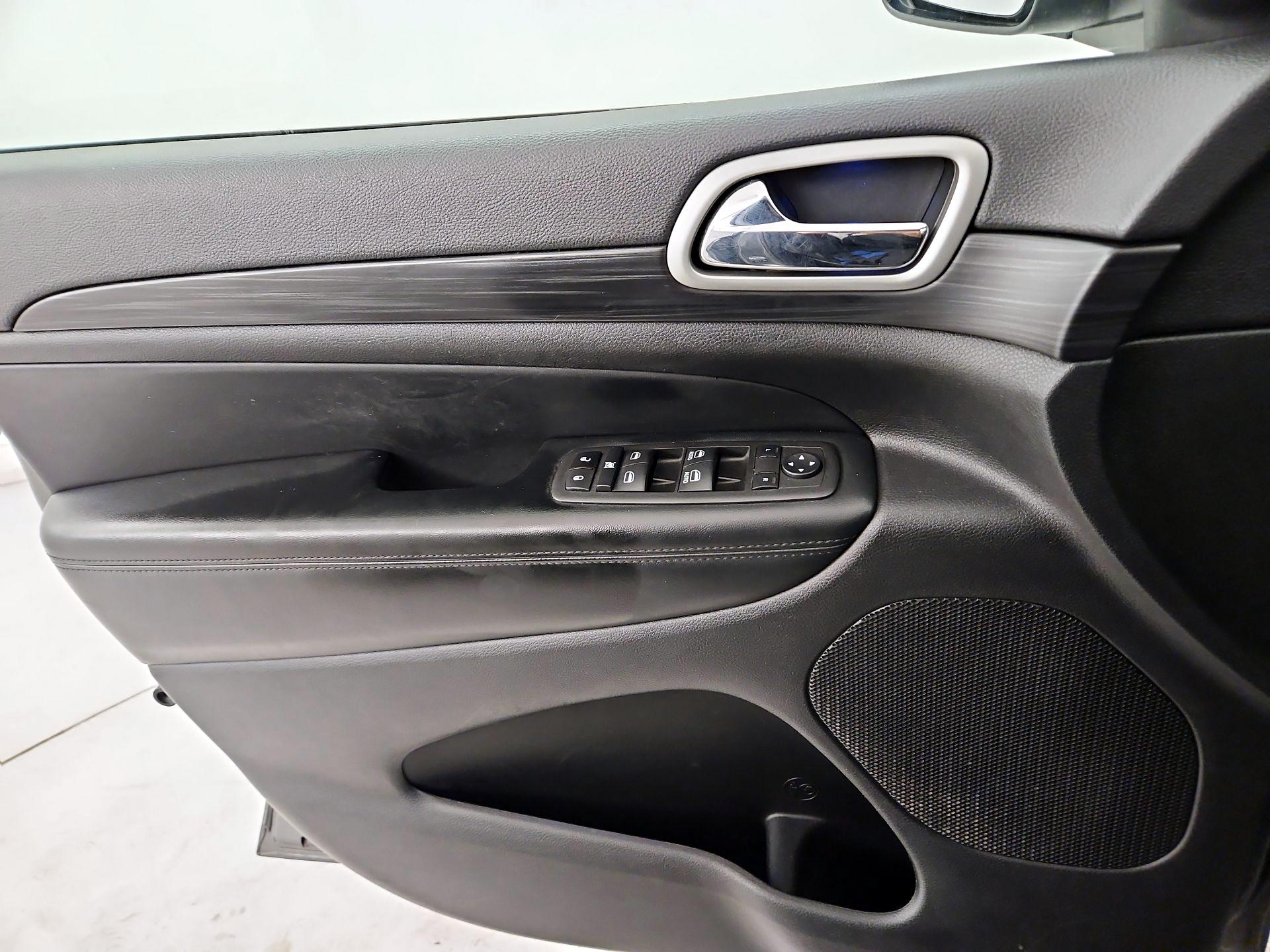 Thumbnail: 2022 Jeep Grand Cherokee - 12