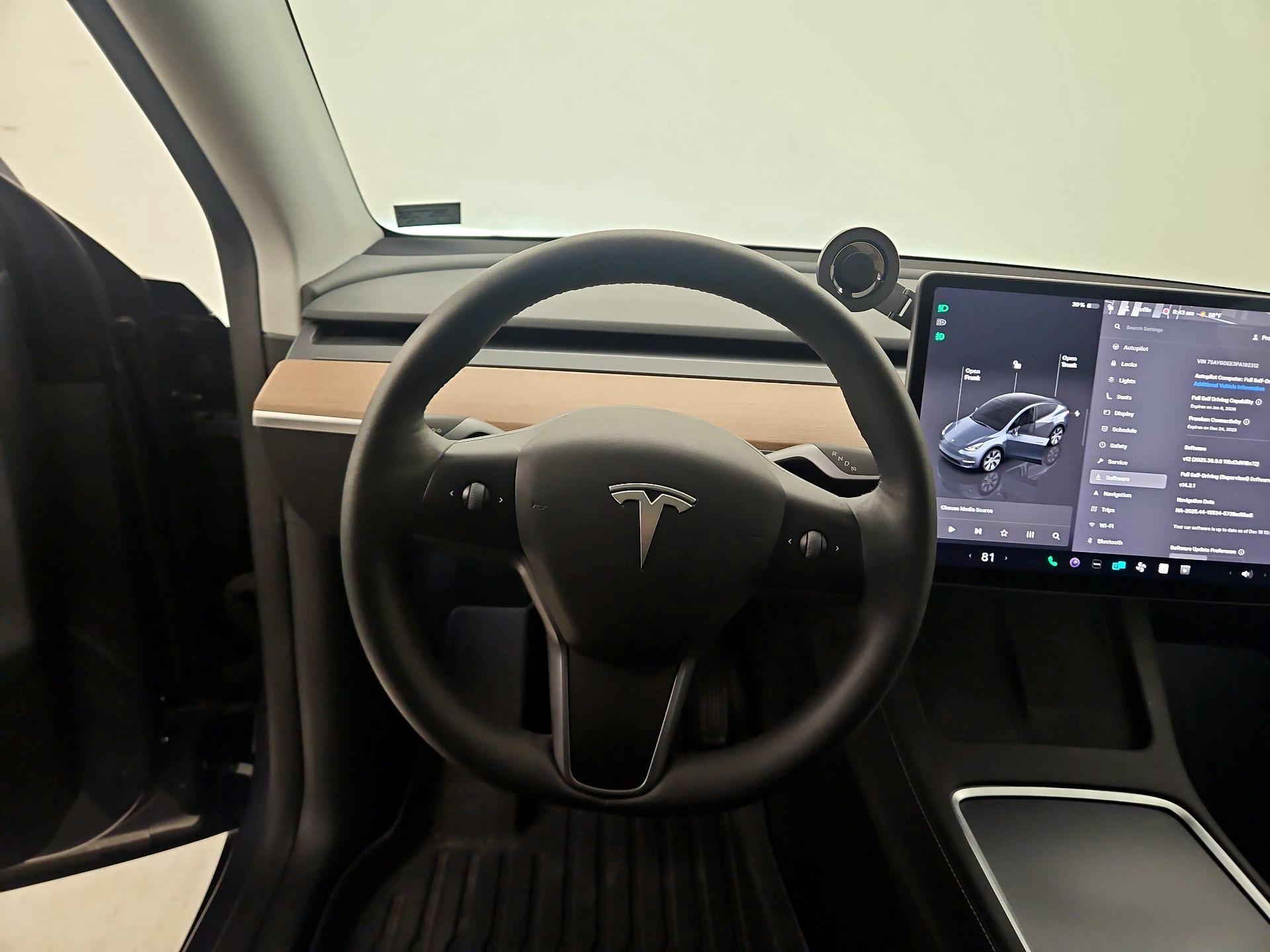 Thumbnail: 2023 Tesla Model Y - 10