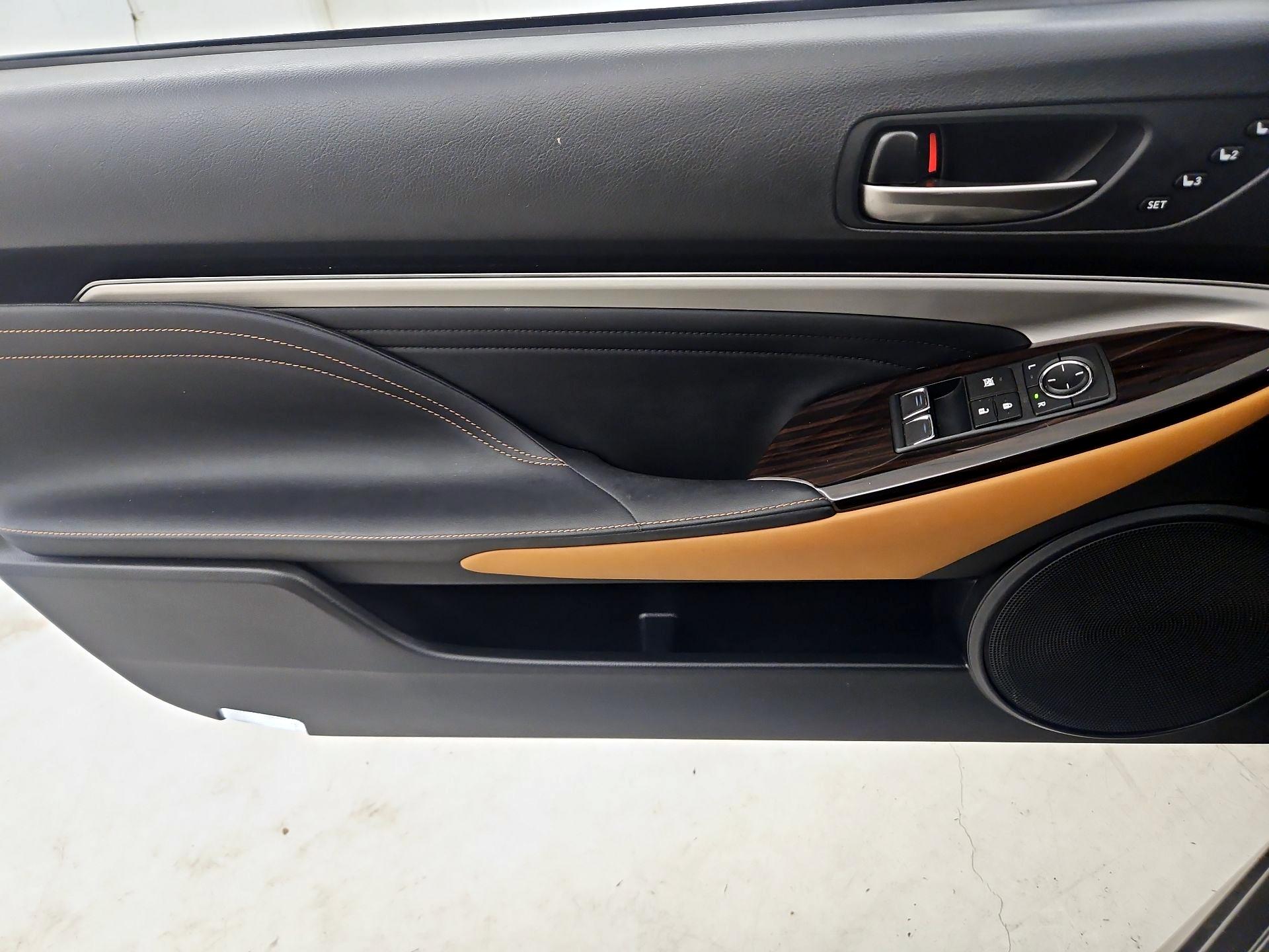 Thumbnail: 2021 Lexus RC - 12