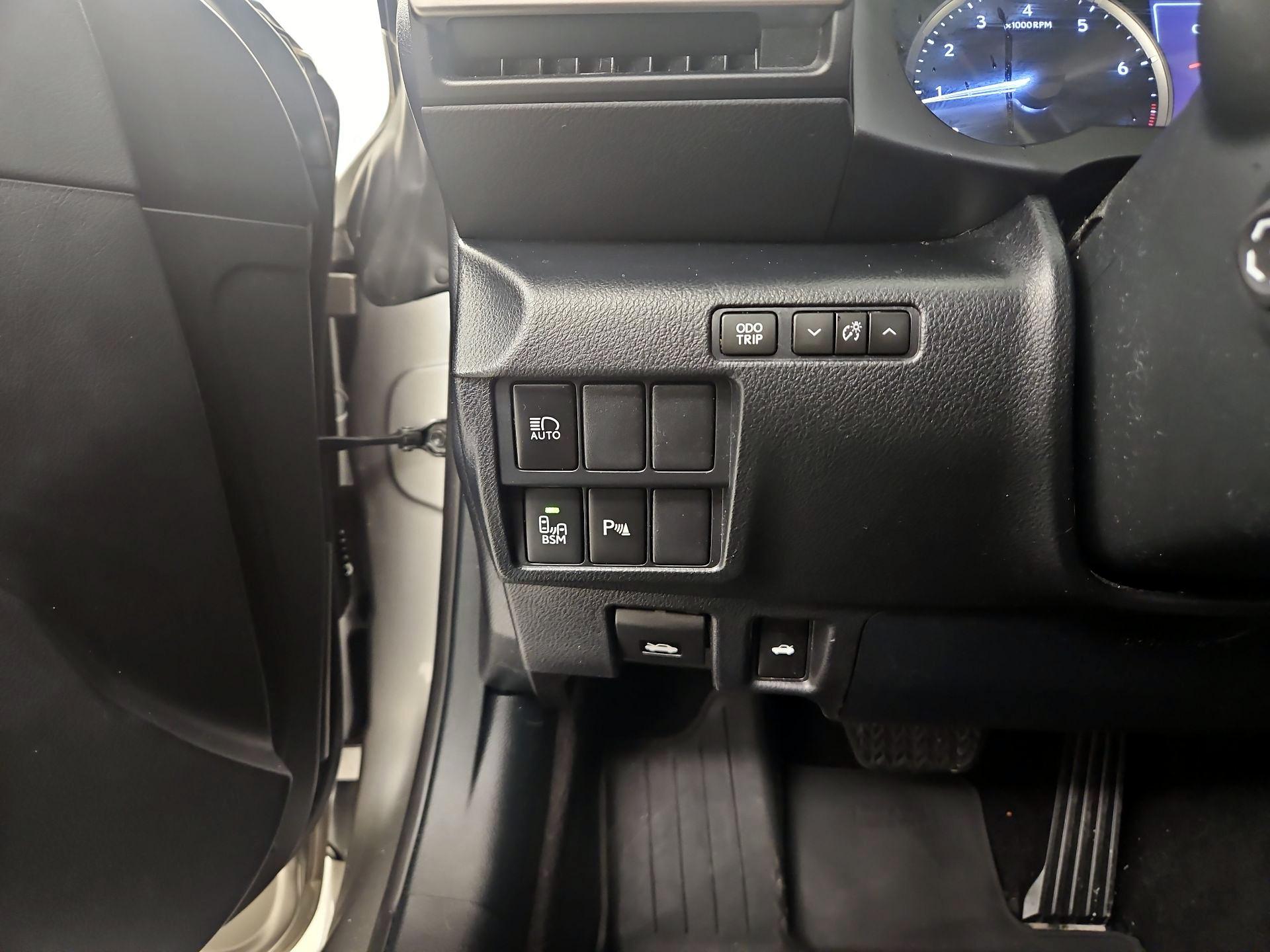 Thumbnail: 2021 Lexus RC - 13