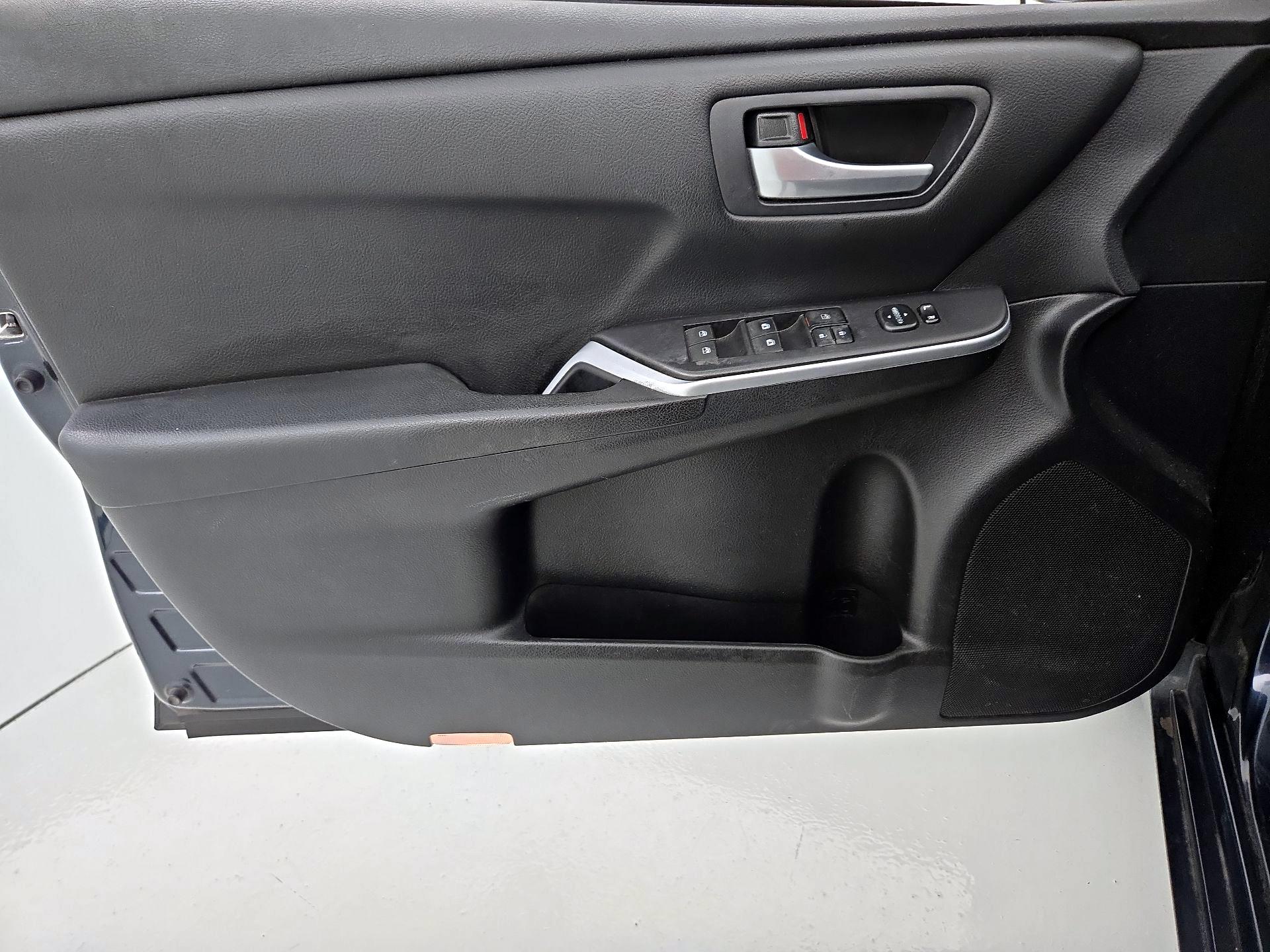 Thumbnail: 2015 Toyota Camry - 12