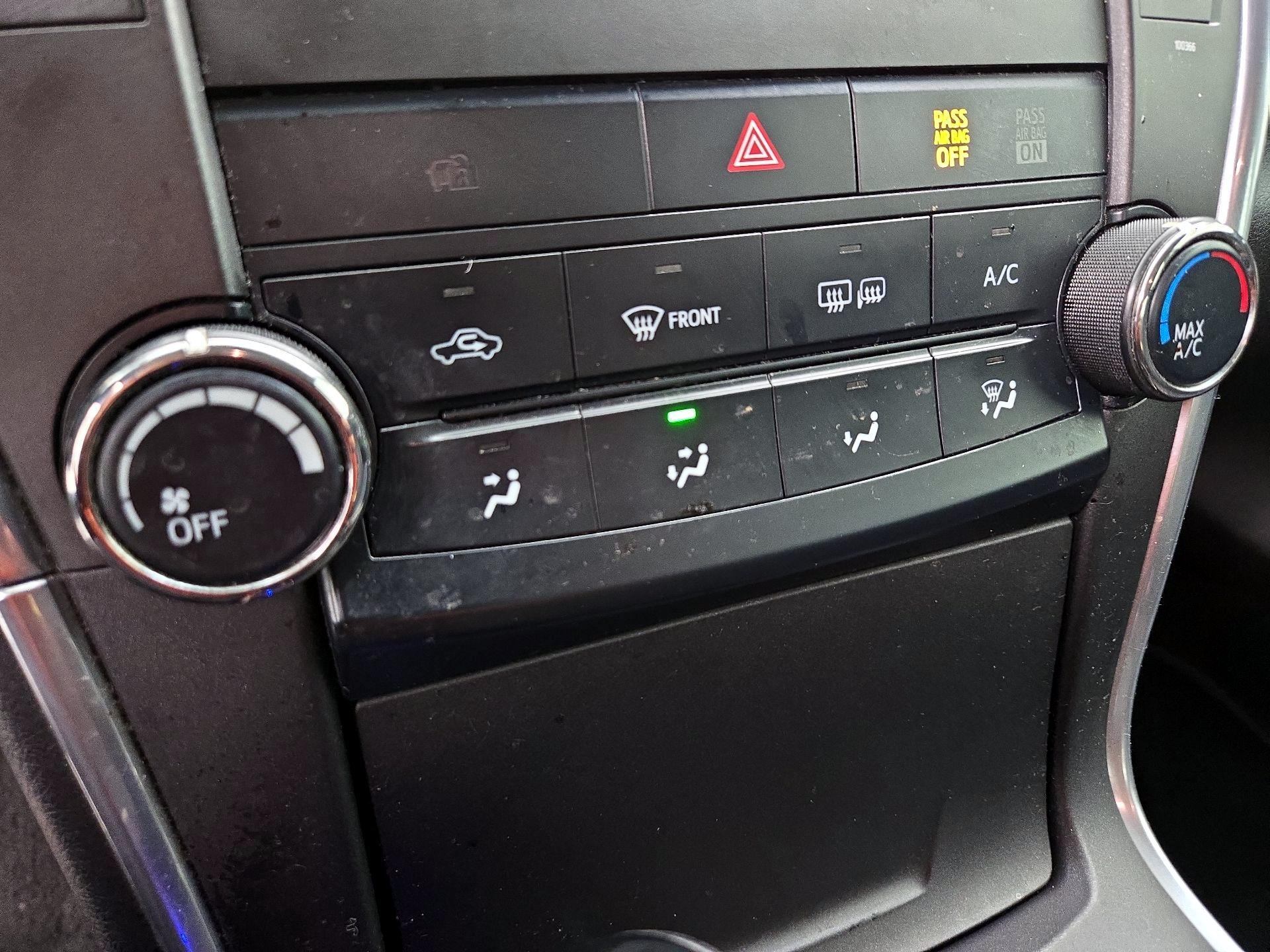 Thumbnail: 2015 Toyota Camry - 16