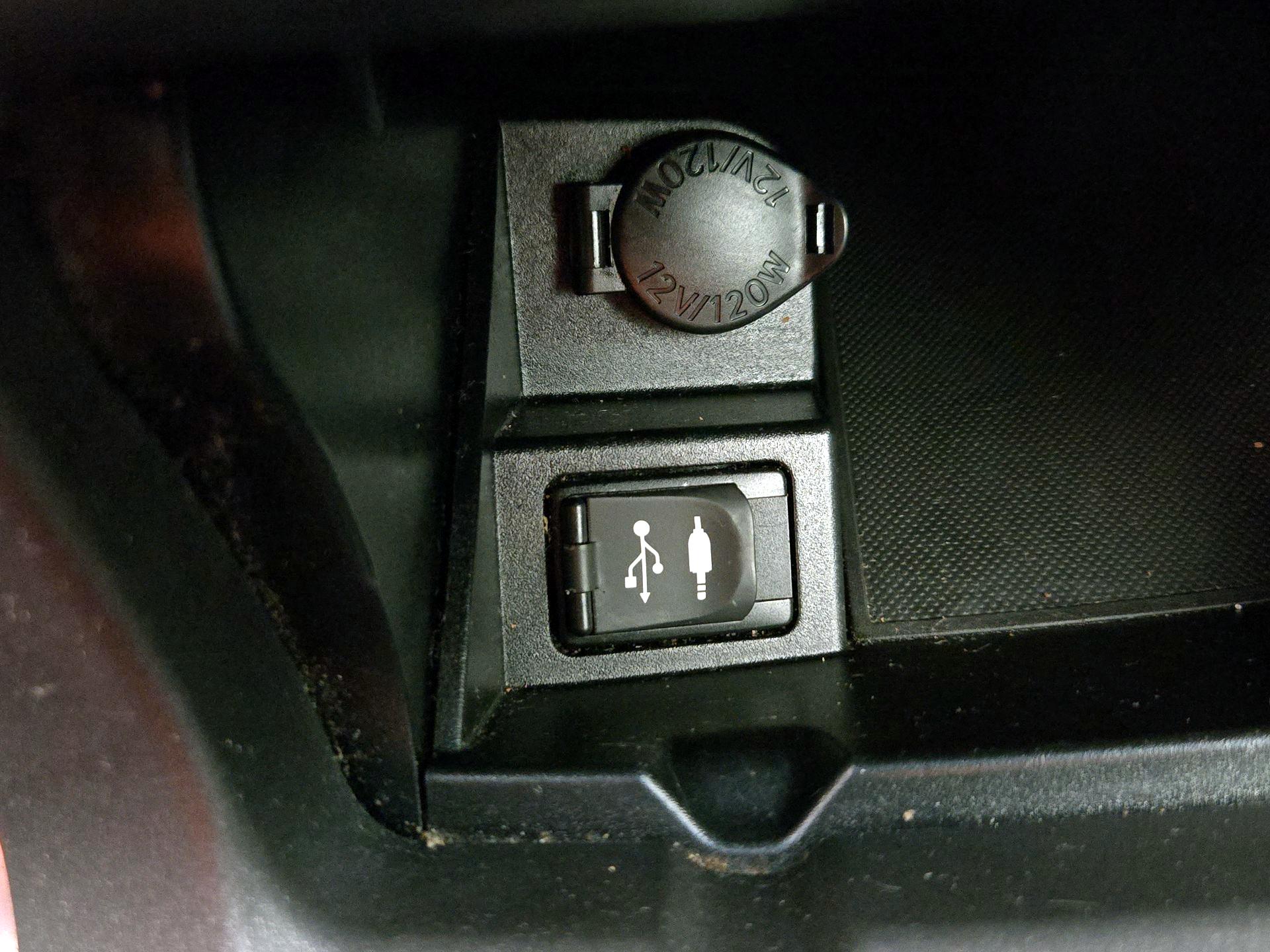 Thumbnail: 2015 Toyota Camry - 18