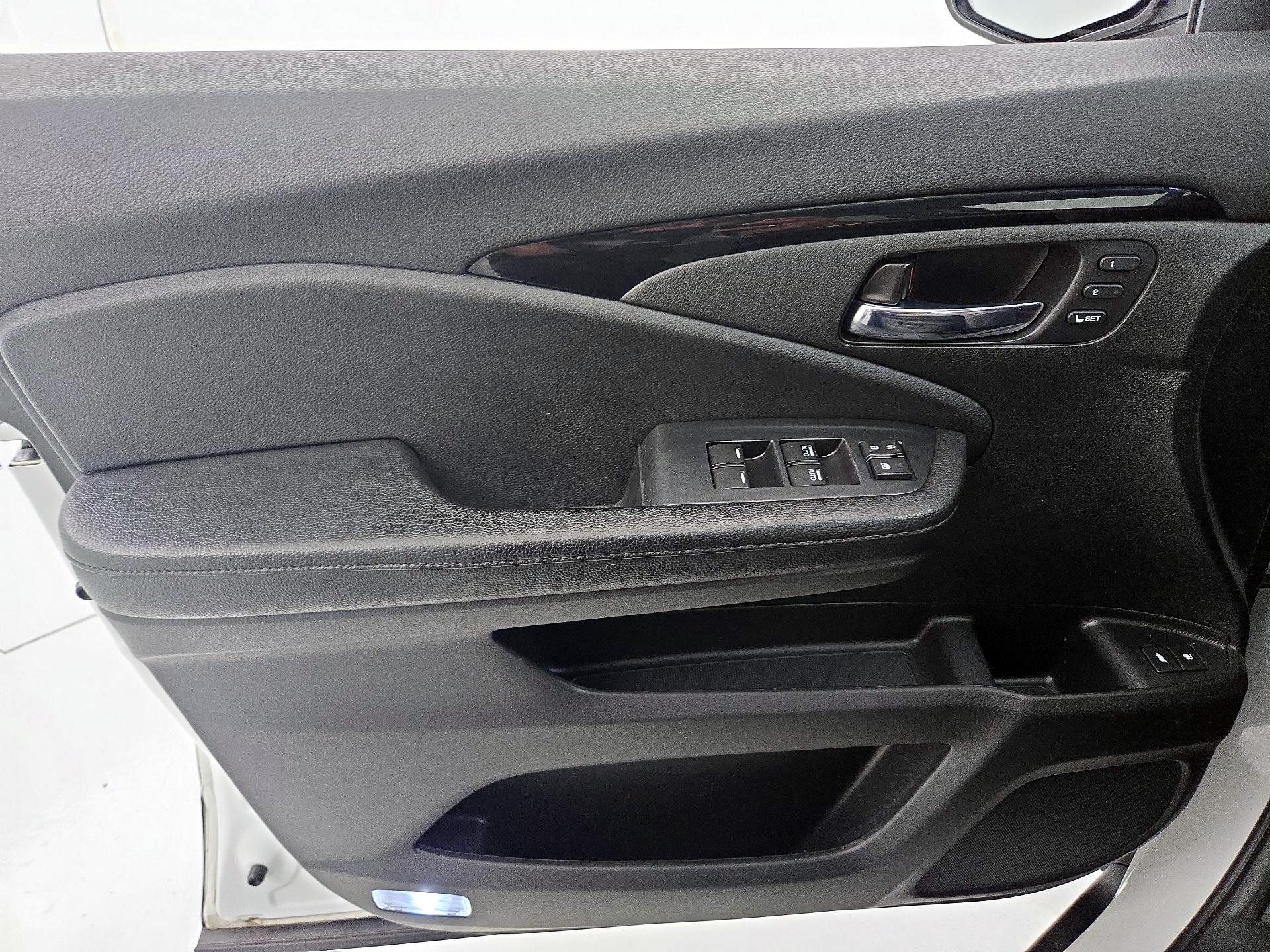 Thumbnail: 2020 Honda Pilot - 12