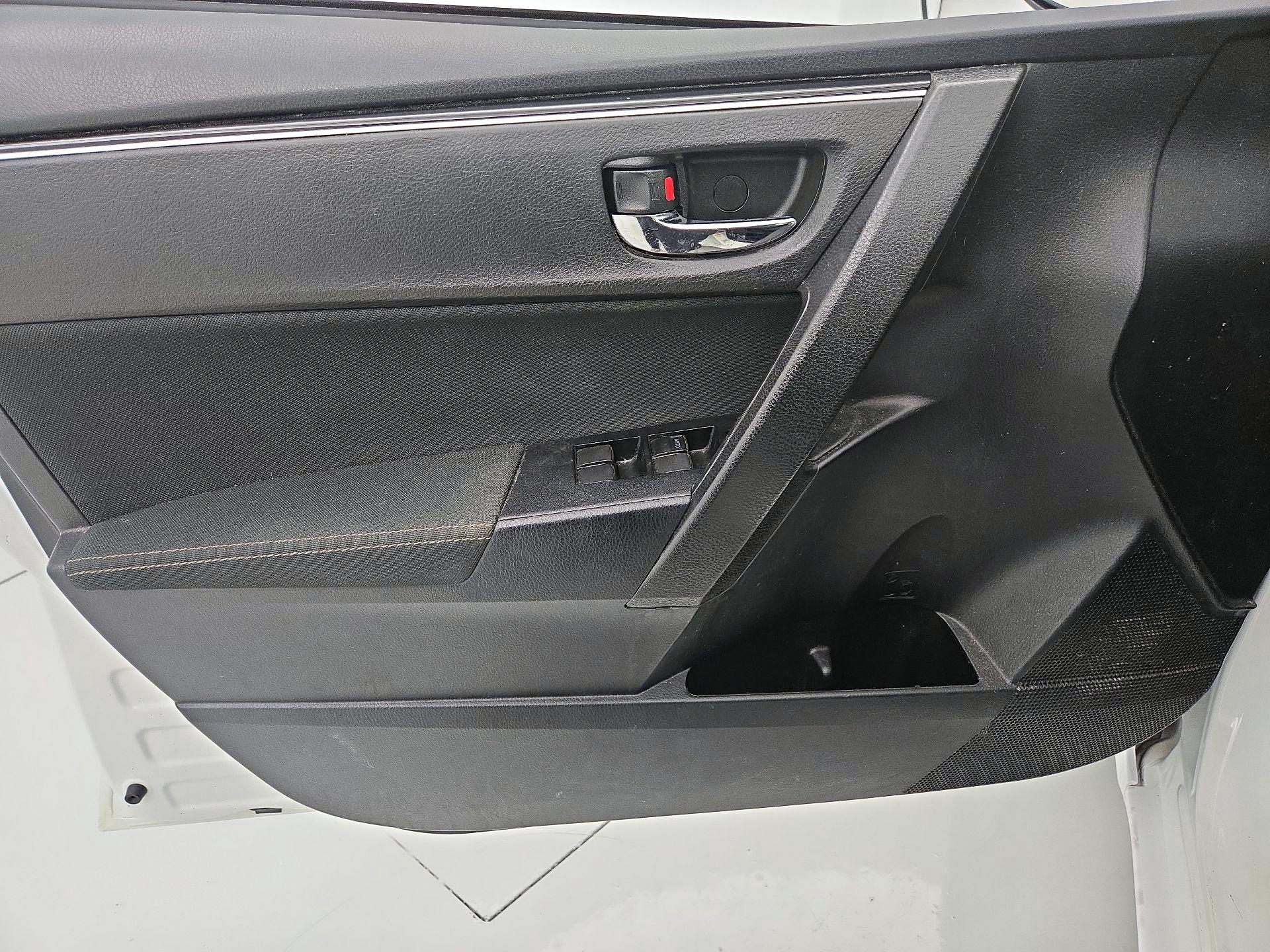 Thumbnail: 2017 Toyota Corolla - 12