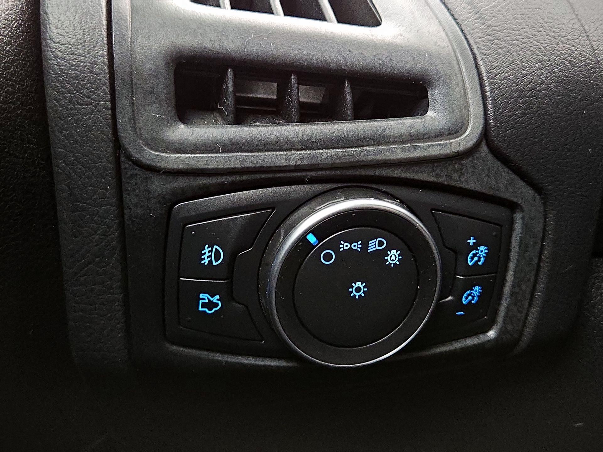 Thumbnail: 2018 Ford Focus - 13