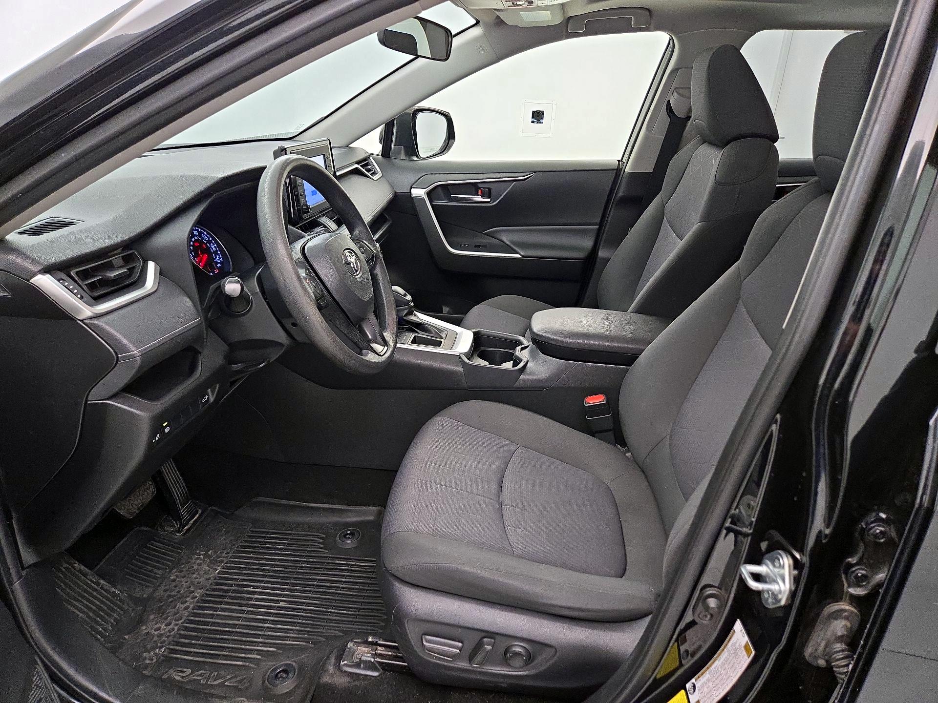 Thumbnail: 2020 Toyota RAV4 - 11