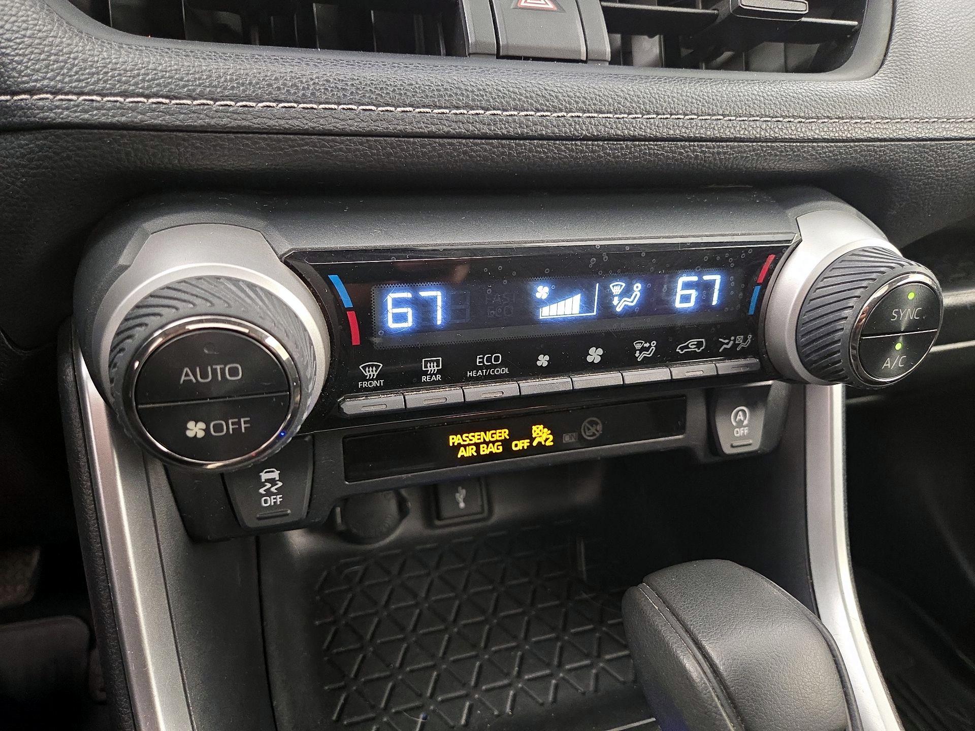 Thumbnail: 2020 Toyota RAV4 - 16