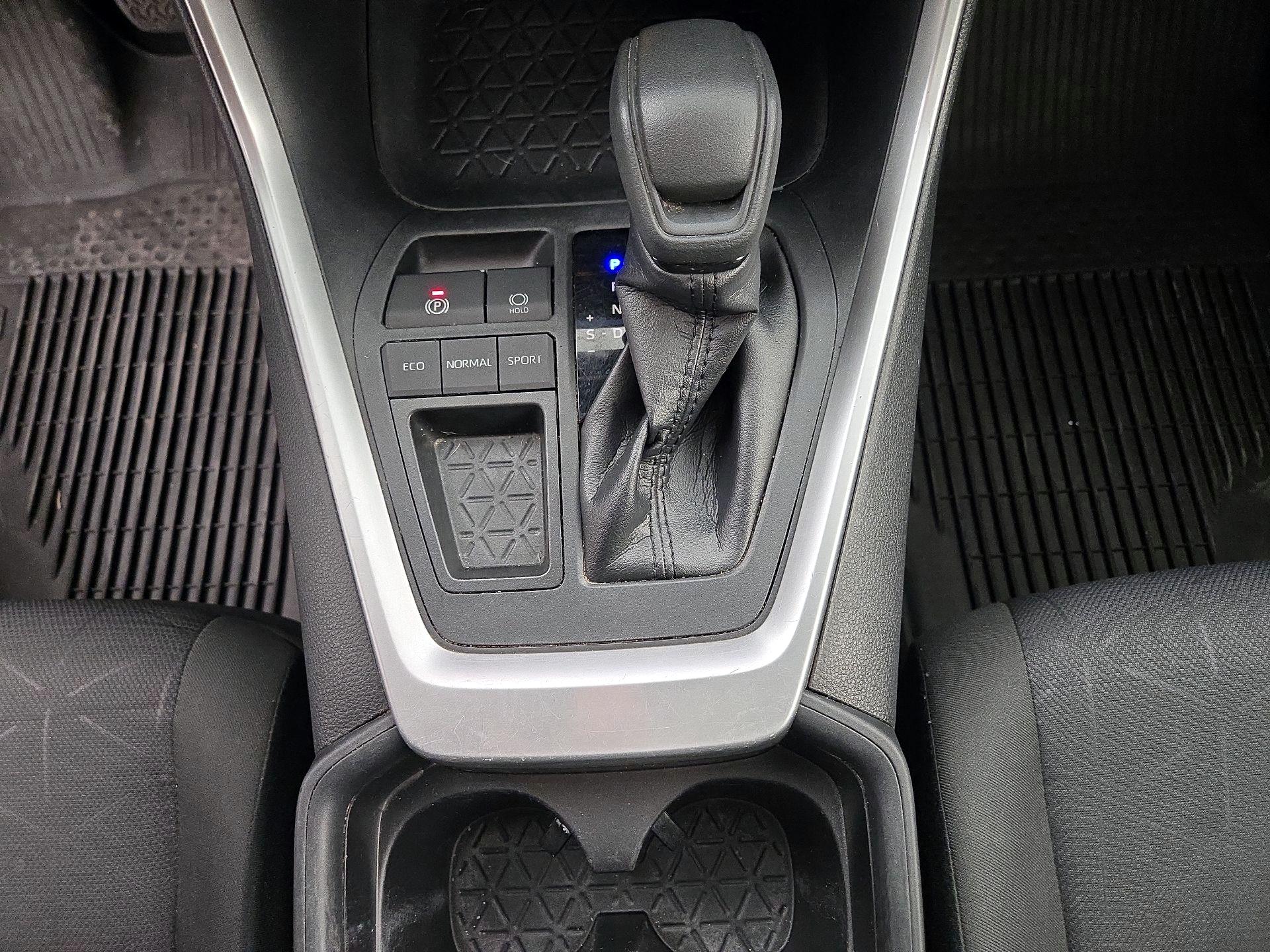 Thumbnail: 2020 Toyota RAV4 - 17