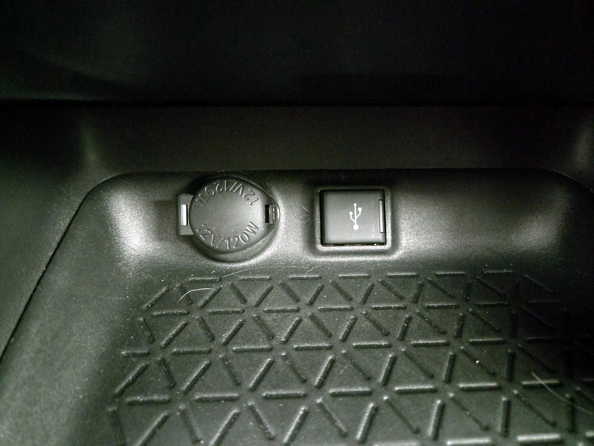 Thumbnail: 2020 Toyota RAV4 - 18