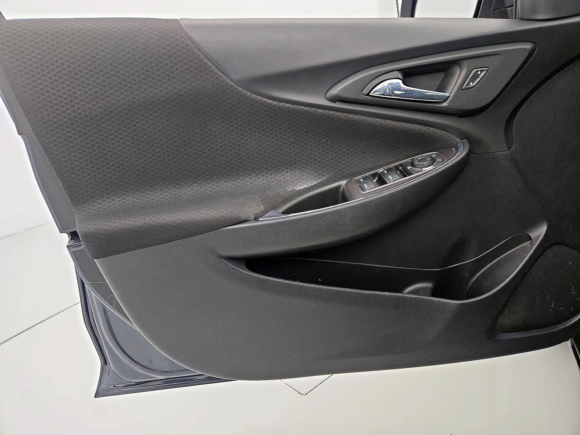 Thumbnail: 2019 Chevrolet Malibu - 12