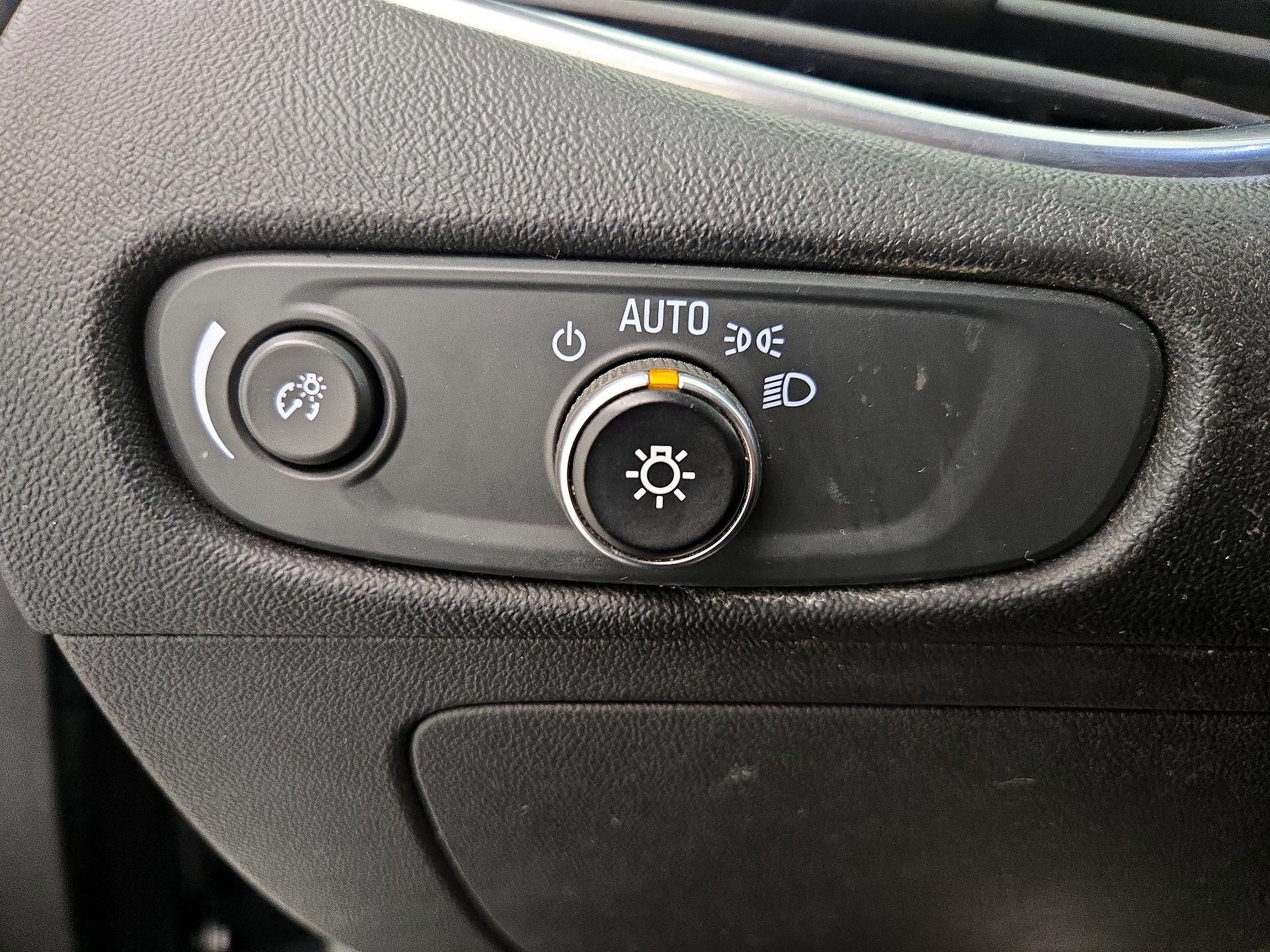 Thumbnail: 2019 Chevrolet Malibu - 13