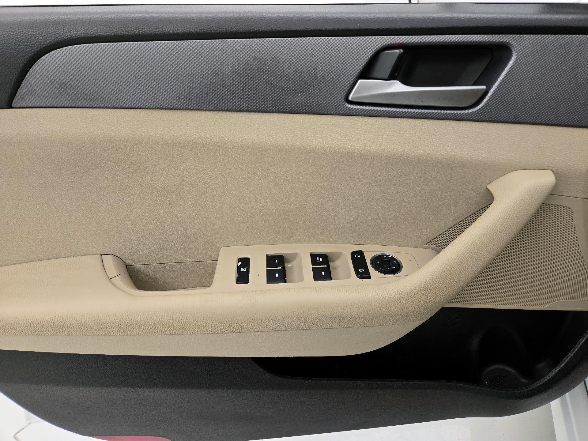 Thumbnail: 2019 Hyundai Sonata - 12