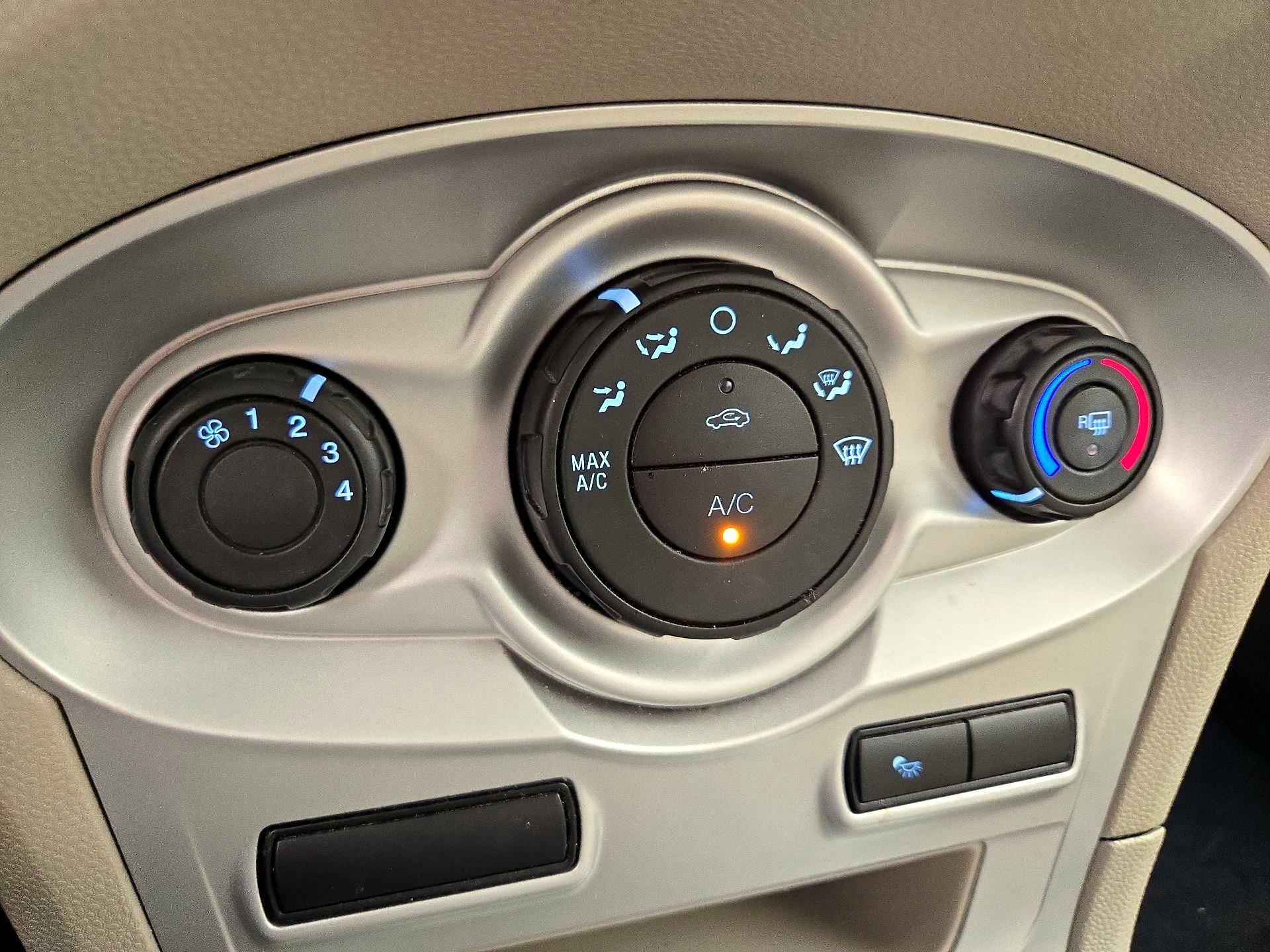 Thumbnail: 2016 Ford Fiesta - 15