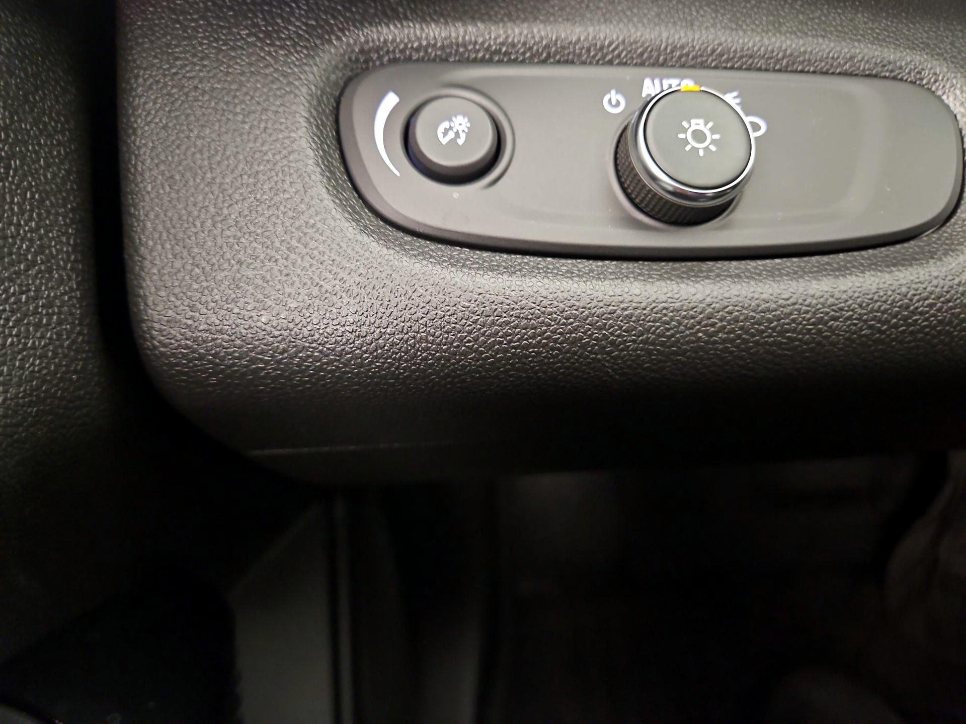 Thumbnail: 2025 Chevrolet Trax - 13