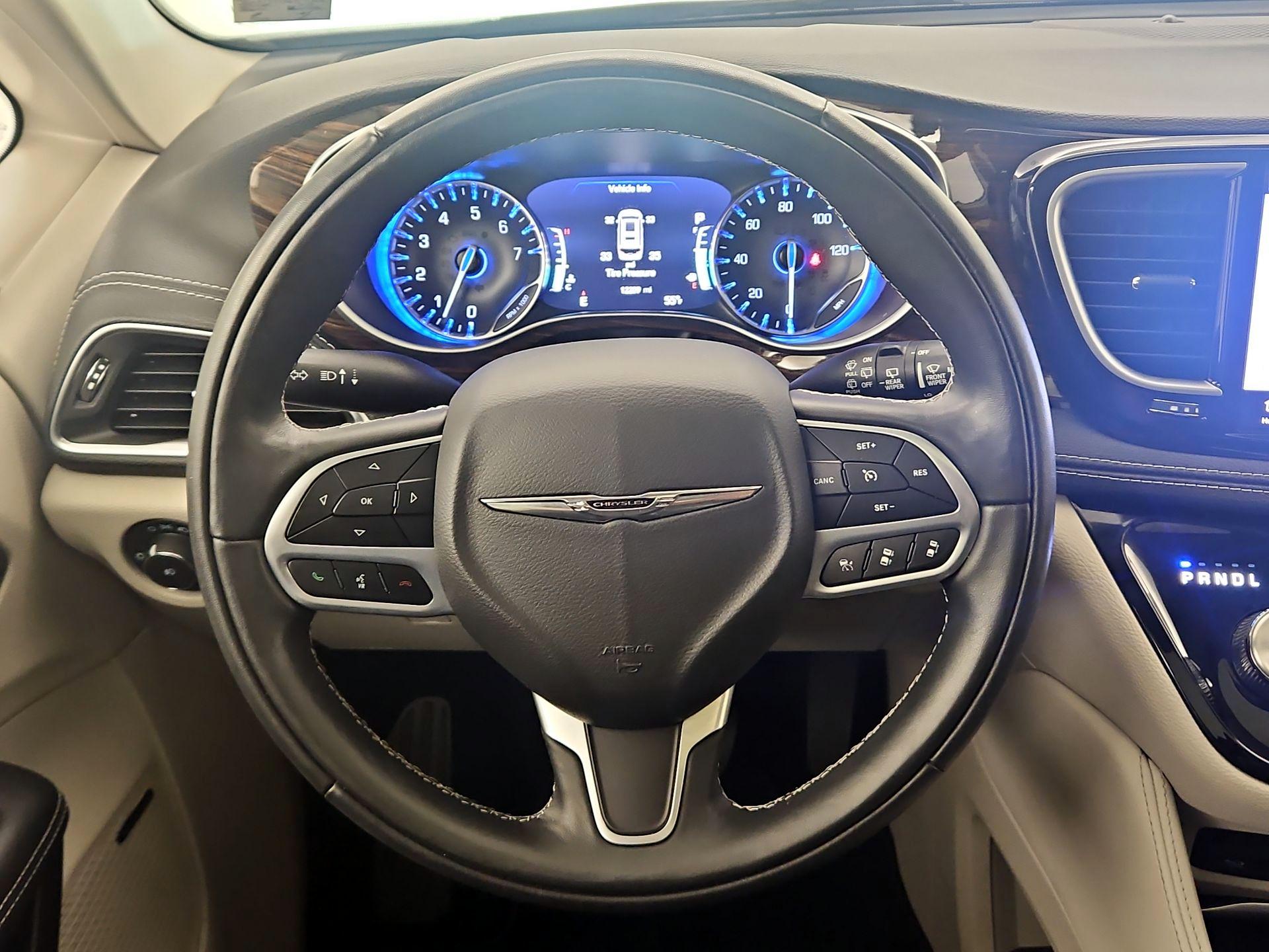 Thumbnail: 2022 Chrysler Pacifica - 10