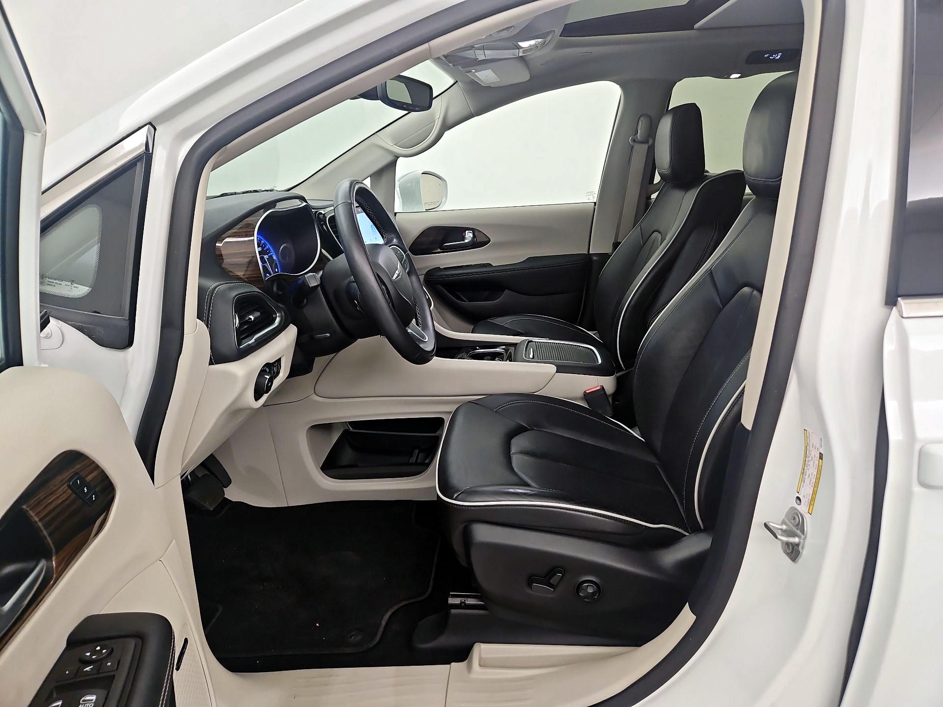 Thumbnail: 2022 Chrysler Pacifica - 11