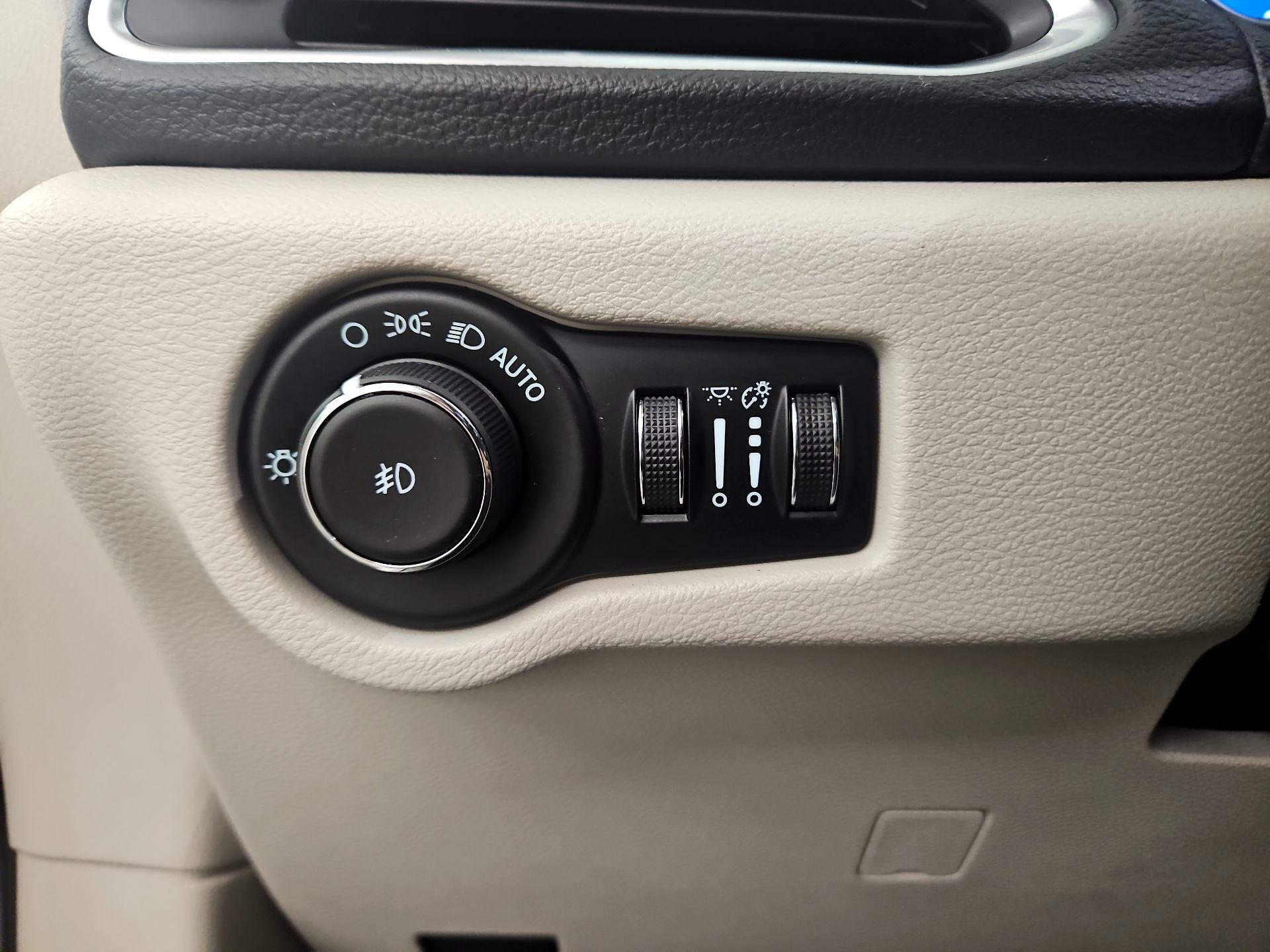 Thumbnail: 2022 Chrysler Pacifica - 13