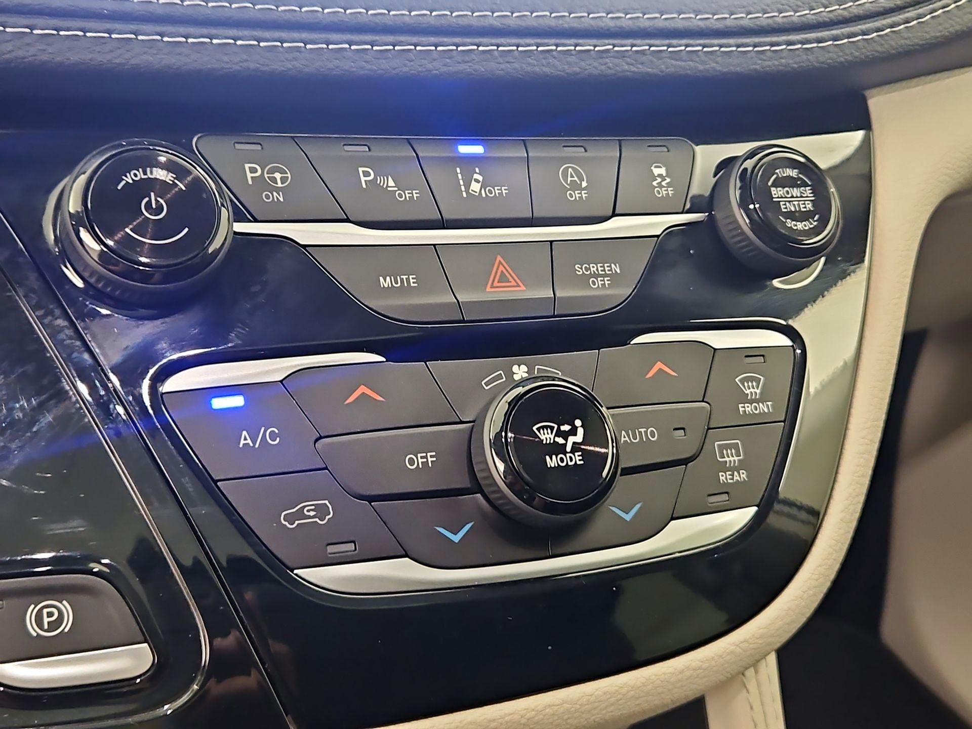 Thumbnail: 2022 Chrysler Pacifica - 17