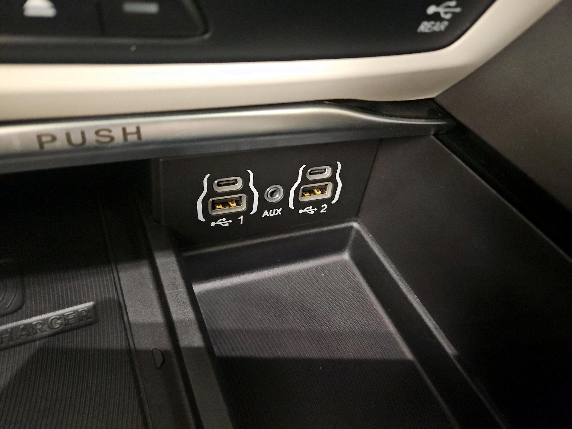 Thumbnail: 2022 Chrysler Pacifica - 19