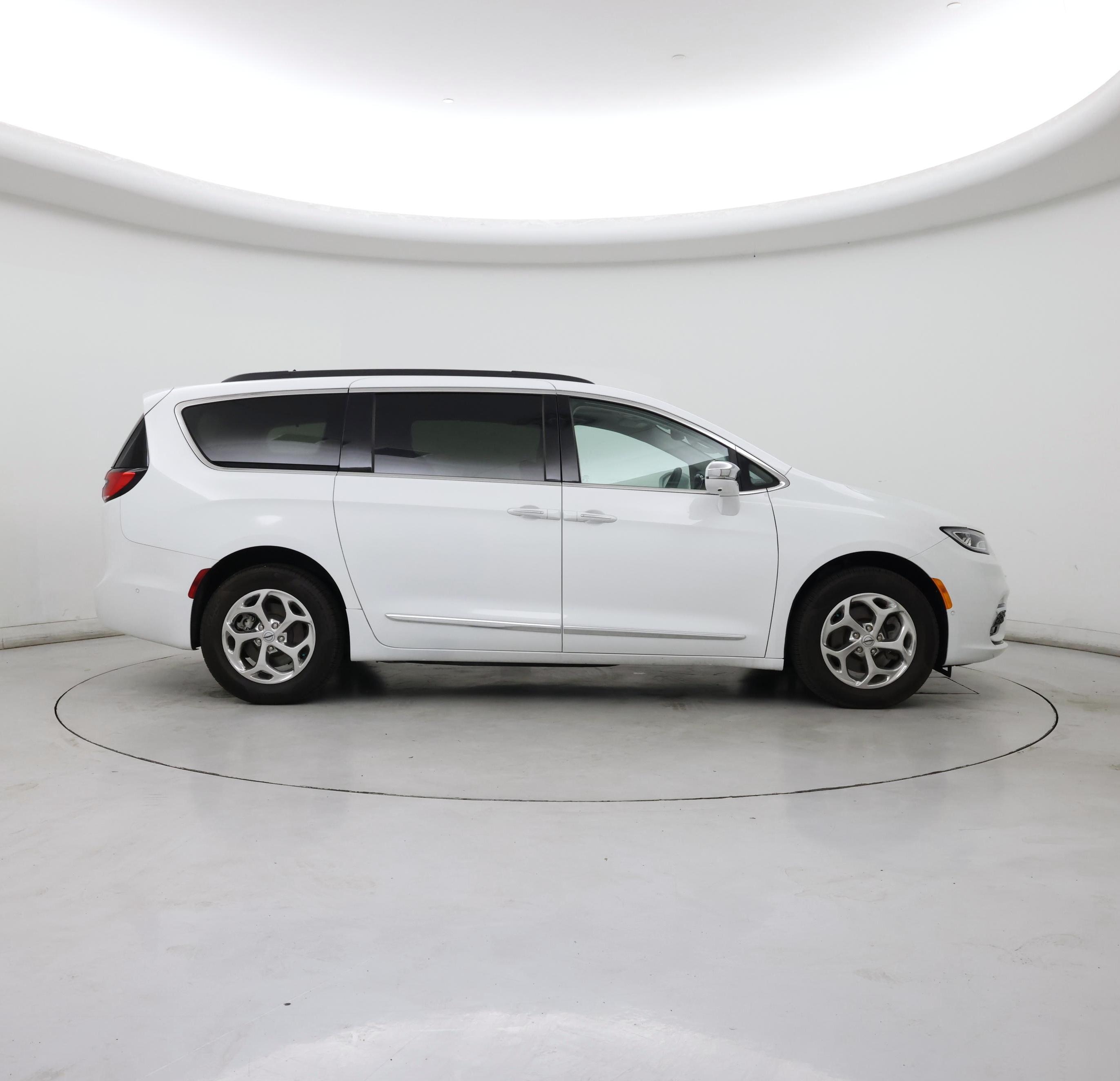 Thumbnail: 2022 Chrysler Pacifica - 7