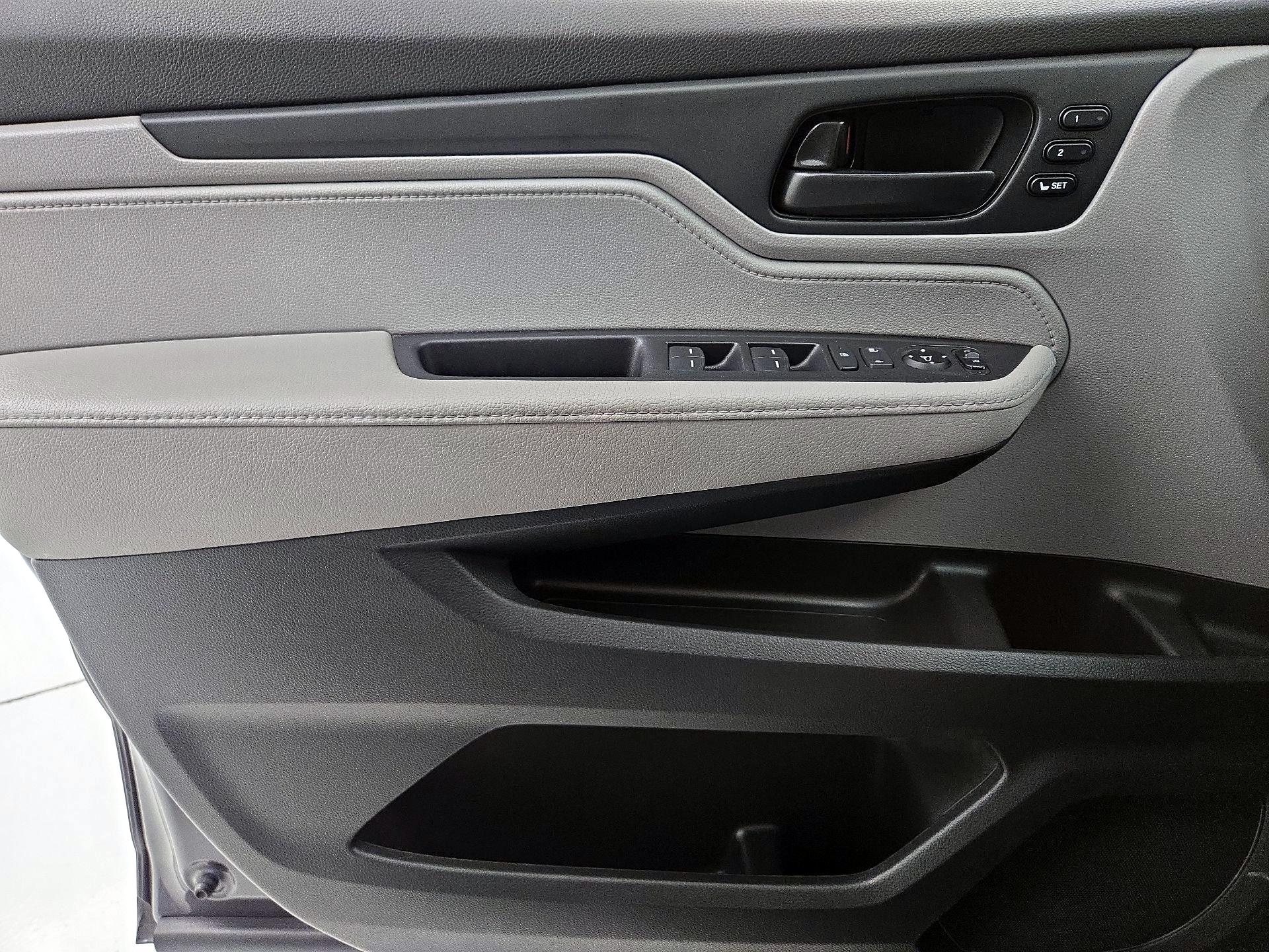 Thumbnail: 2019 Honda Odyssey - 12