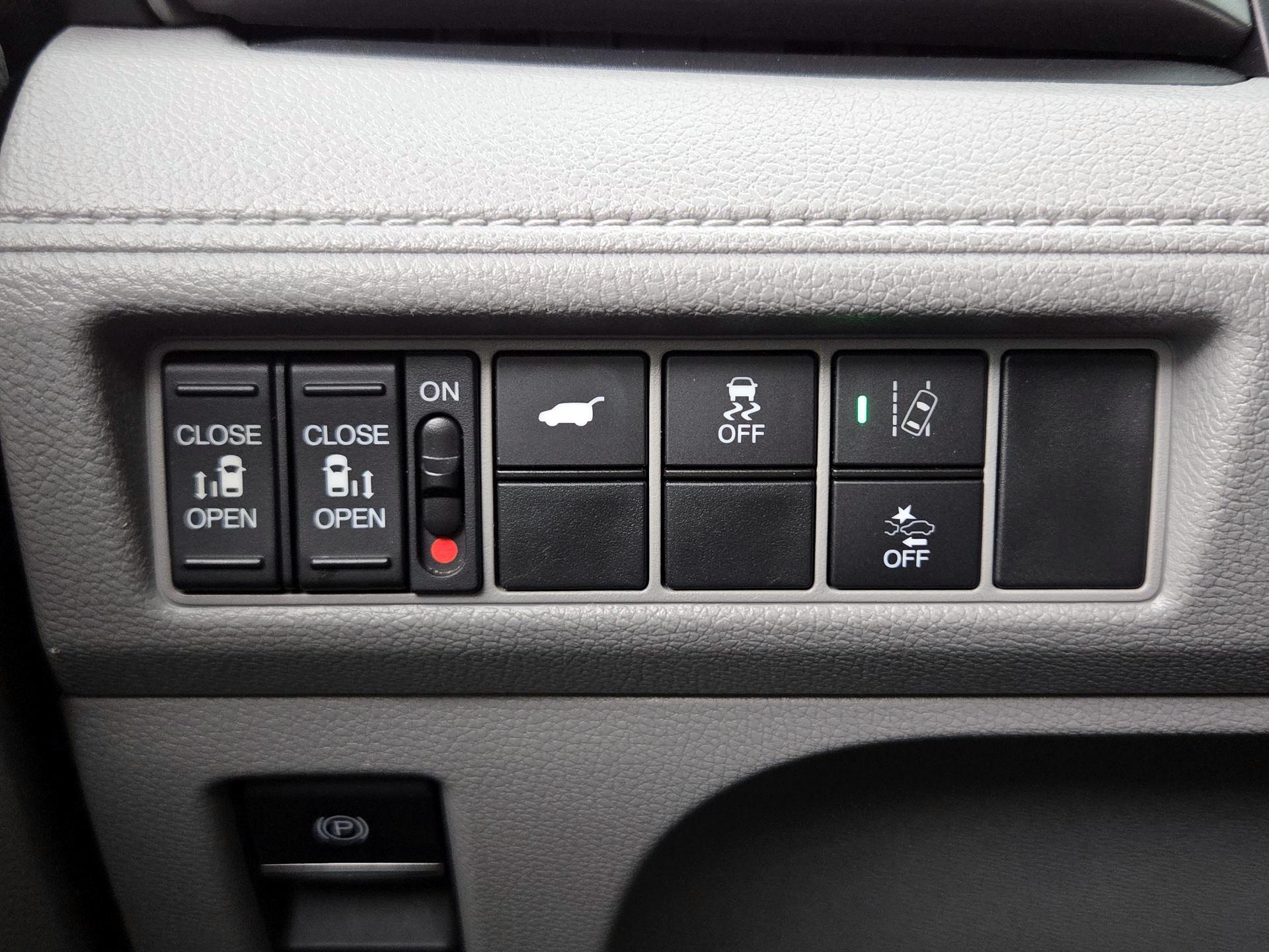 Thumbnail: 2019 Honda Odyssey - 13