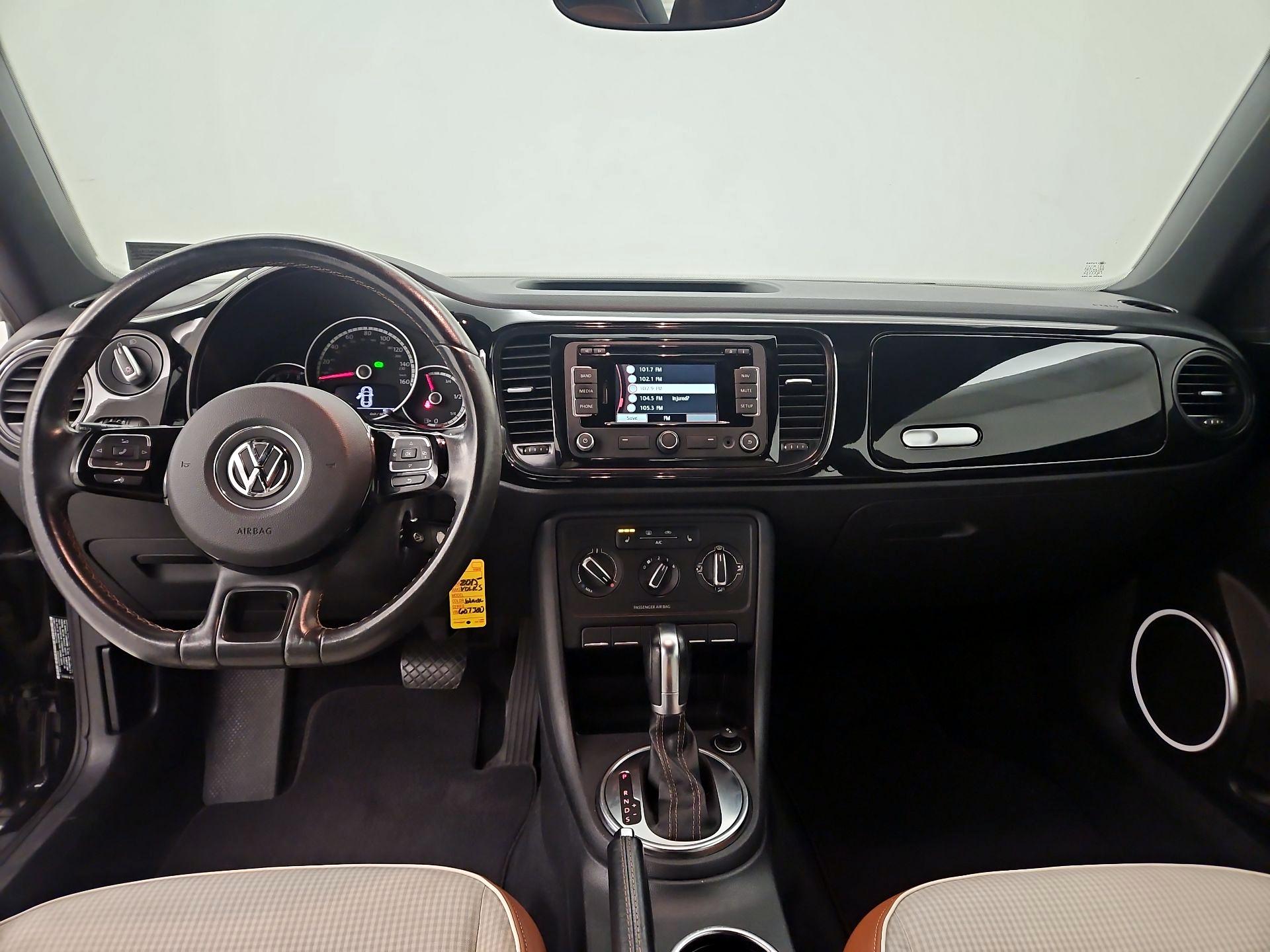 Thumbnail: 2015 Volkswagen Beetle - 9