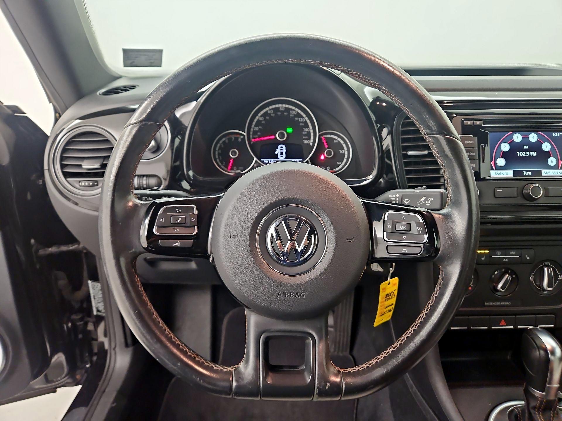 Thumbnail: 2015 Volkswagen Beetle - 10