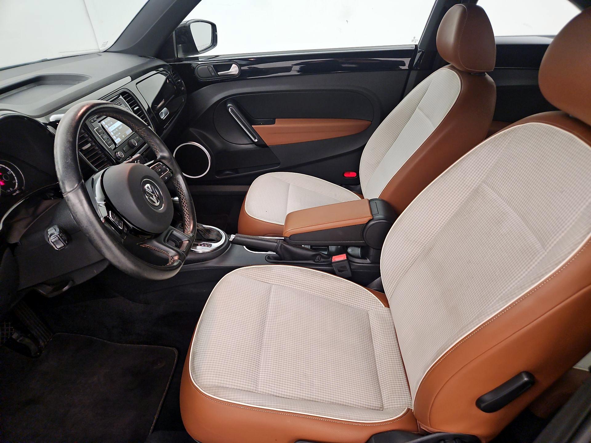 Thumbnail: 2015 Volkswagen Beetle - 11