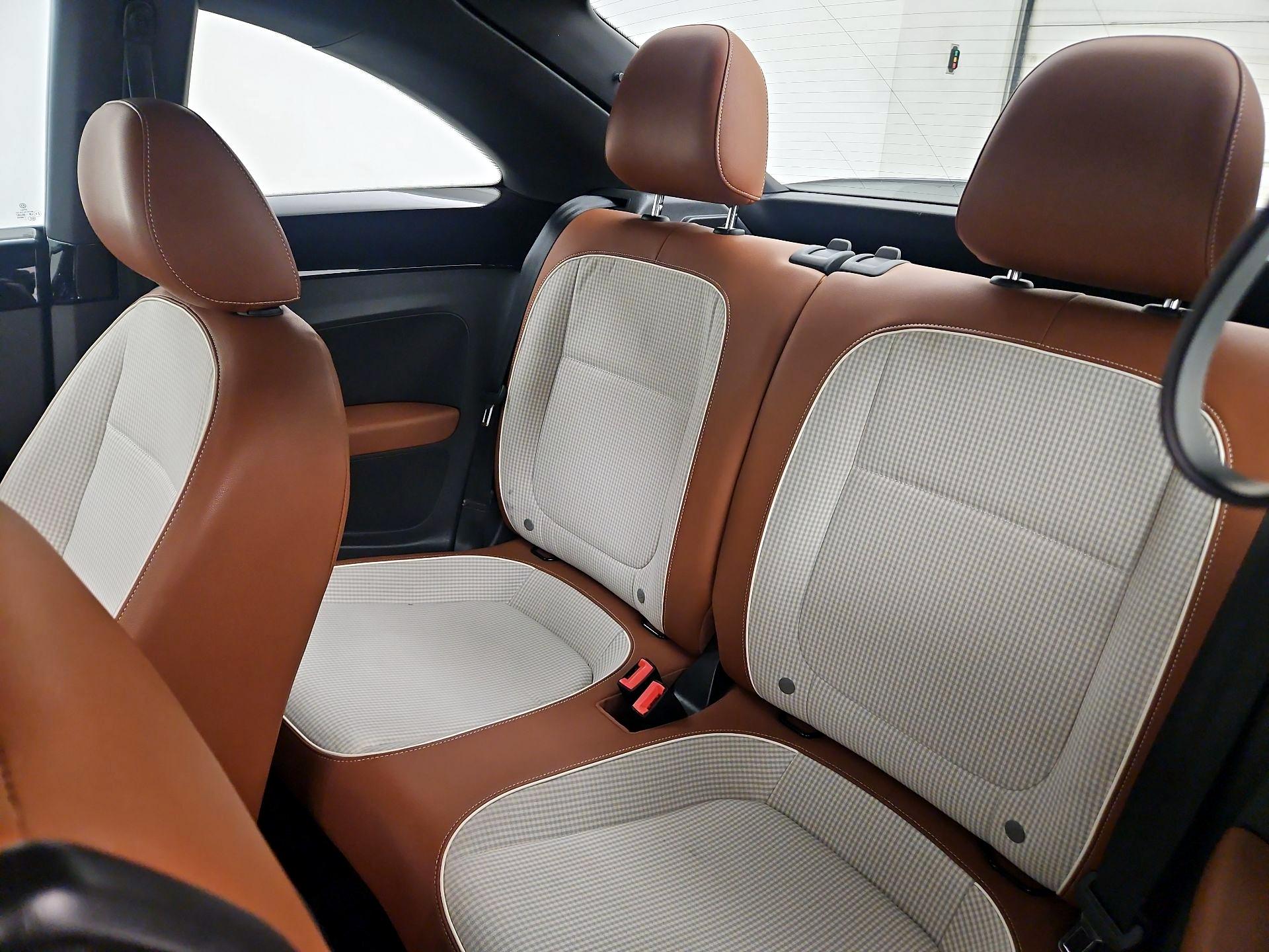 Thumbnail: 2015 Volkswagen Beetle - 17