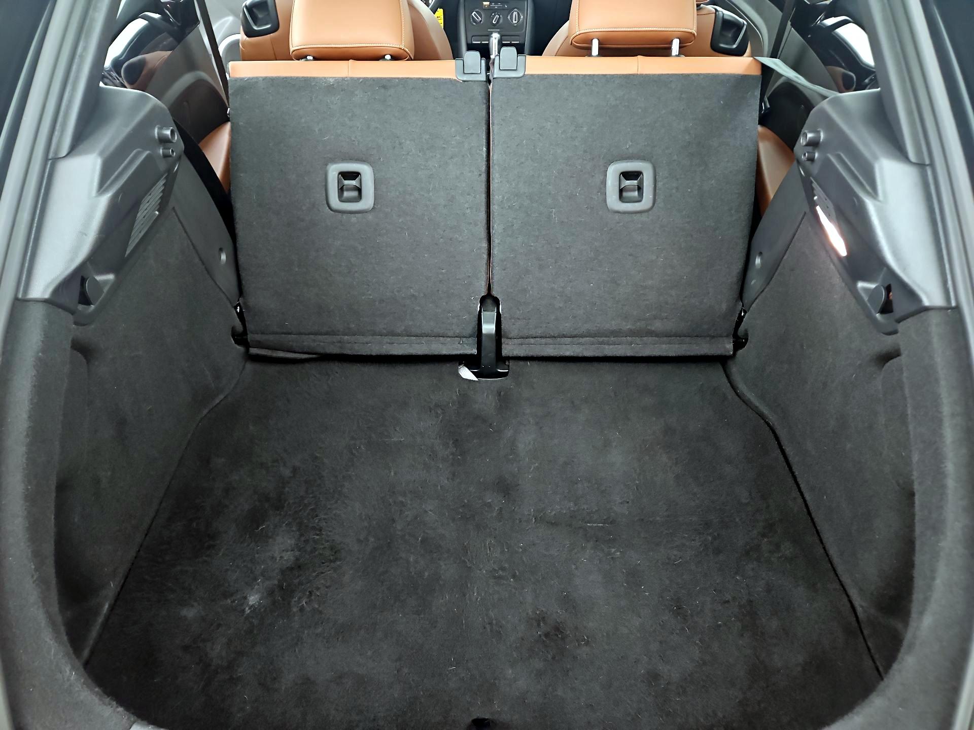 Thumbnail: 2015 Volkswagen Beetle - 19