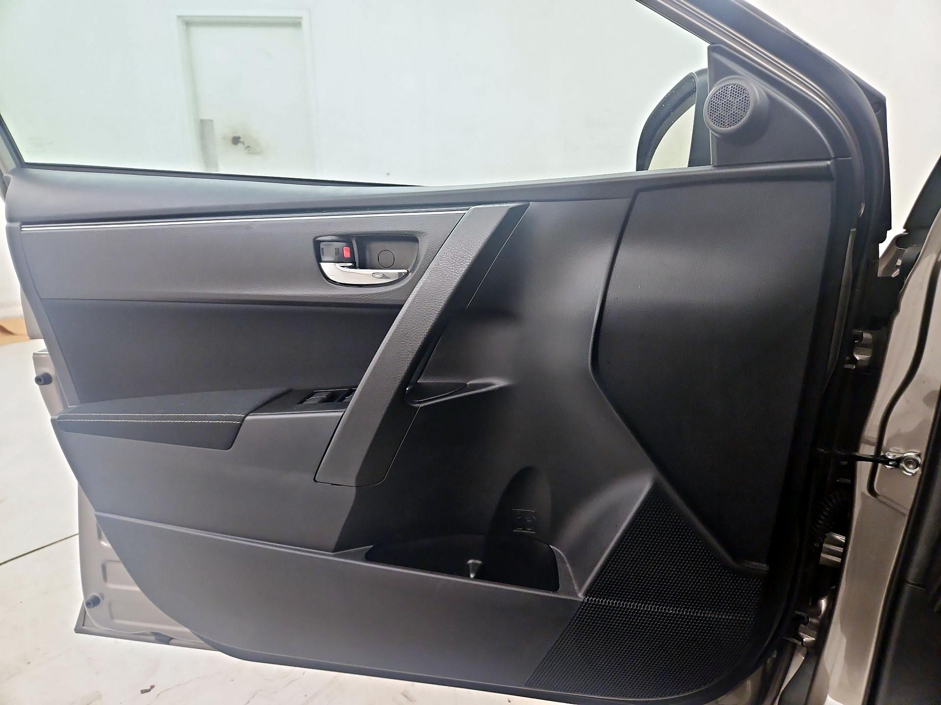 Thumbnail: 2018 Toyota Corolla - 12