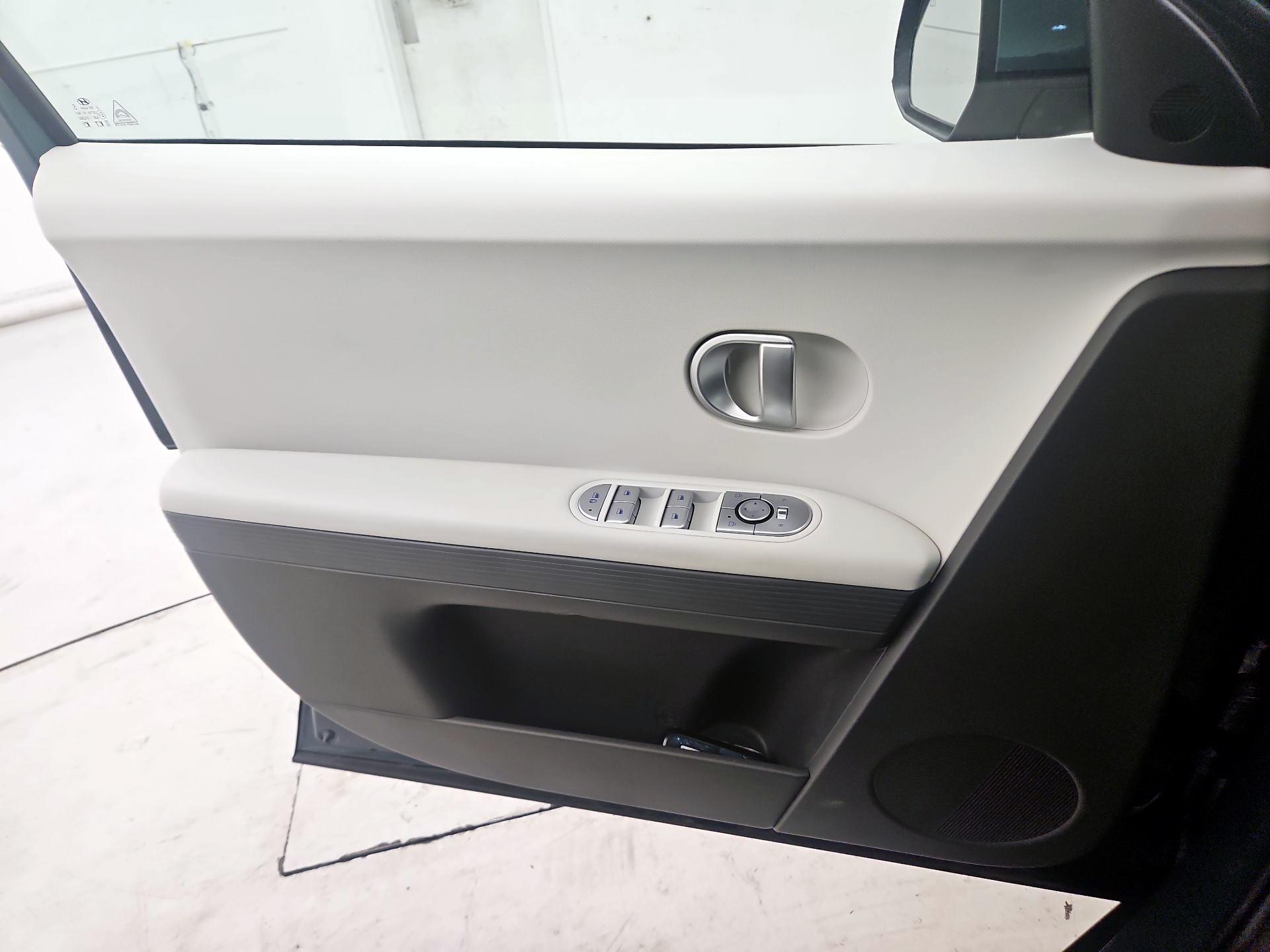 Thumbnail: 2022 Hyundai Ioniq 5 - 12