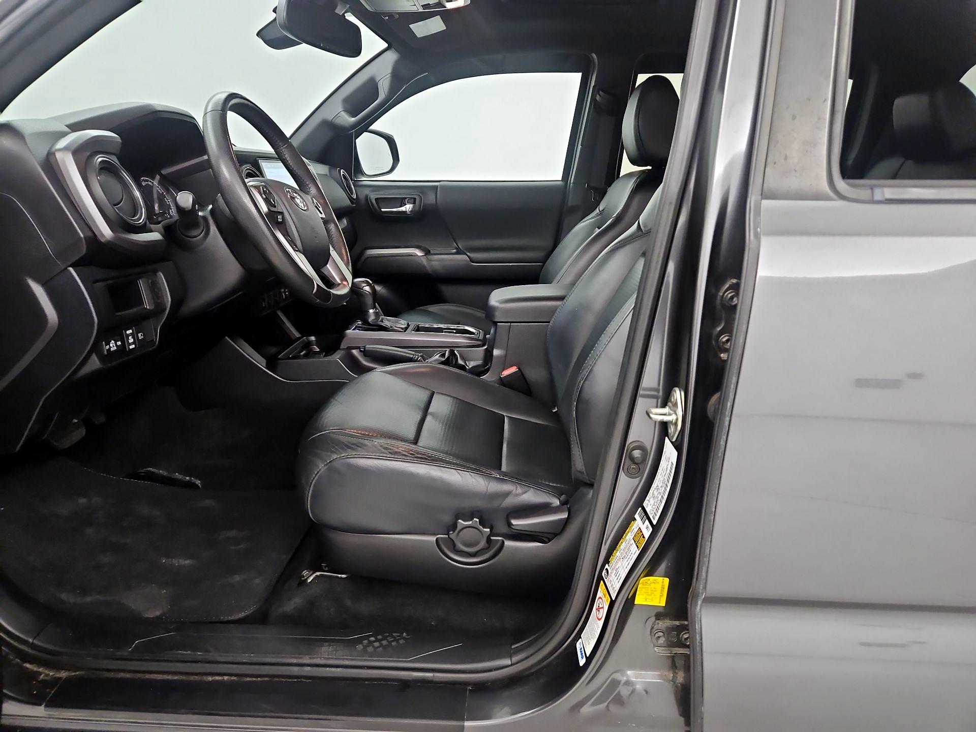 Thumbnail: 2019 Toyota Tacoma - 11