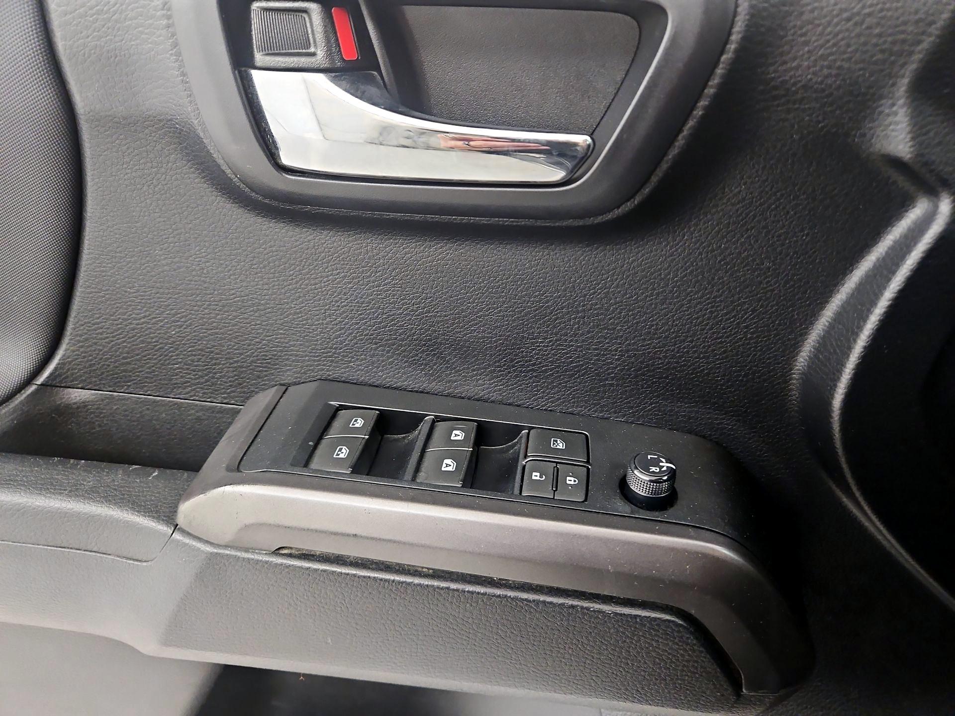 Thumbnail: 2019 Toyota Tacoma - 12