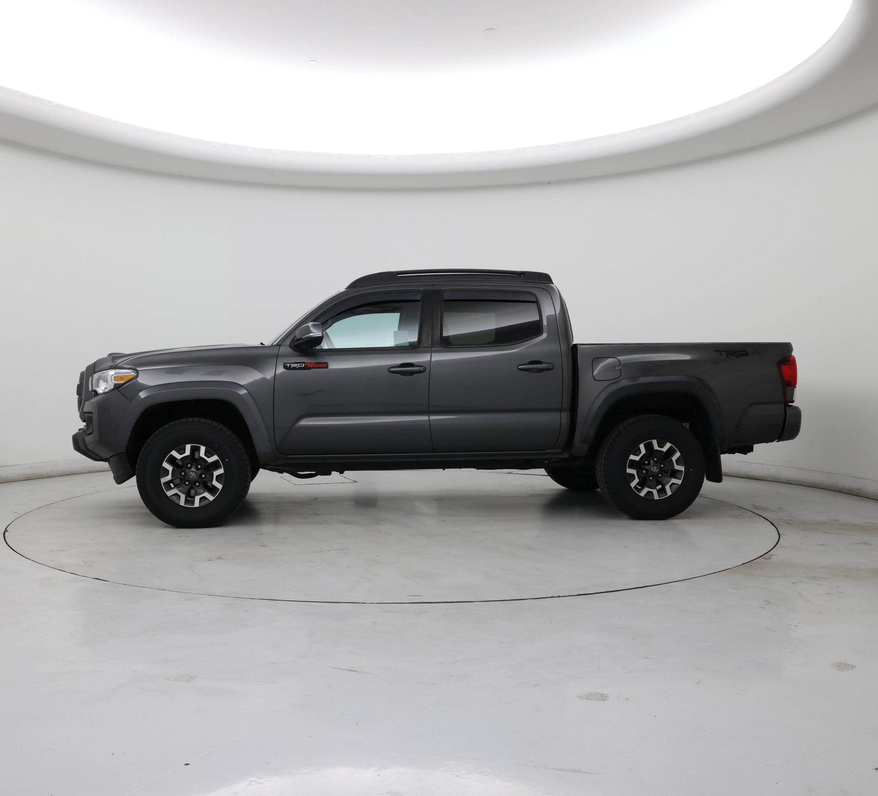 Thumbnail: 2019 Toyota Tacoma - 3