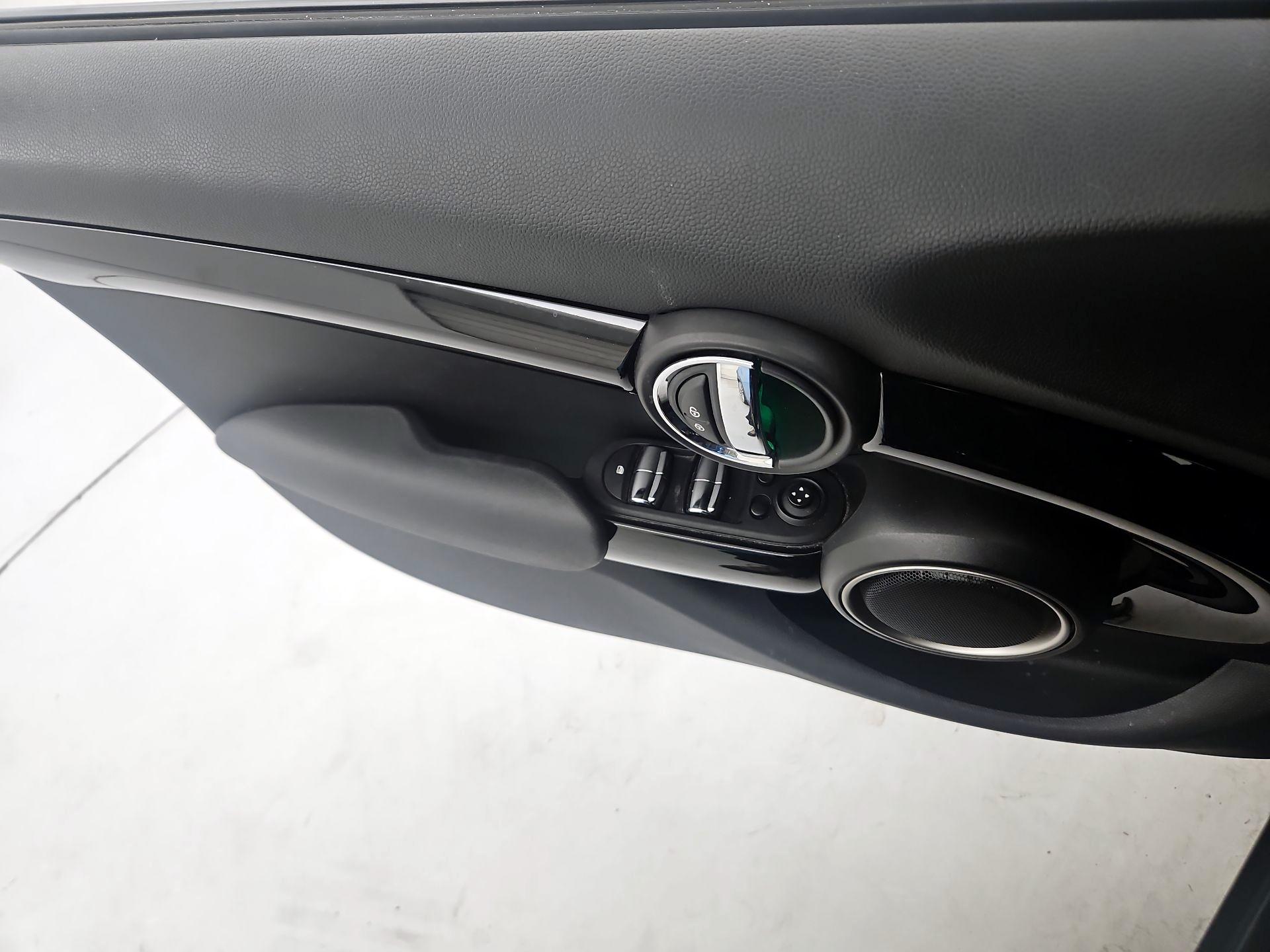 Thumbnail: 2015 MINI Cooper Hardtop - 12