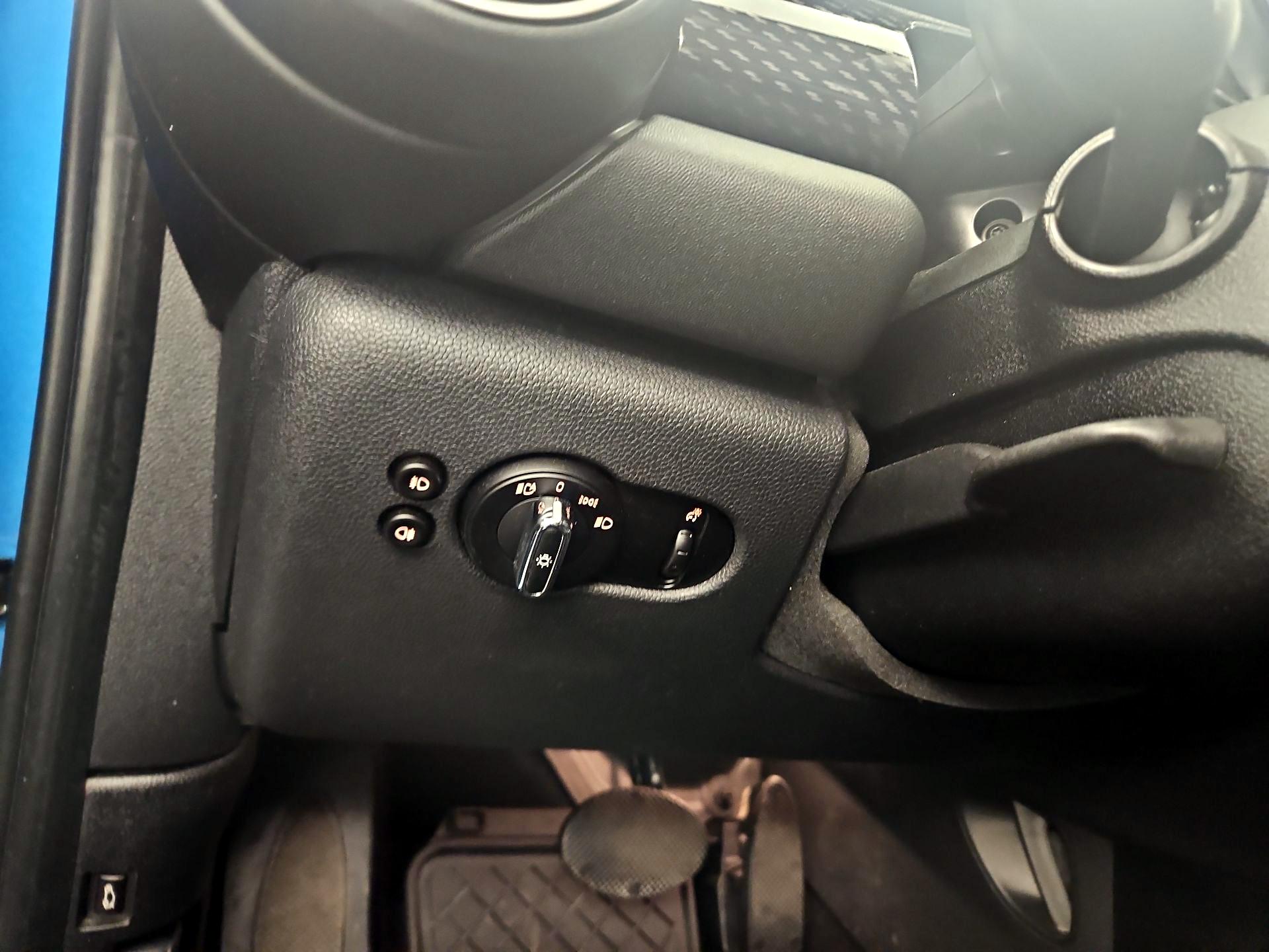 Thumbnail: 2015 MINI Cooper Hardtop - 13